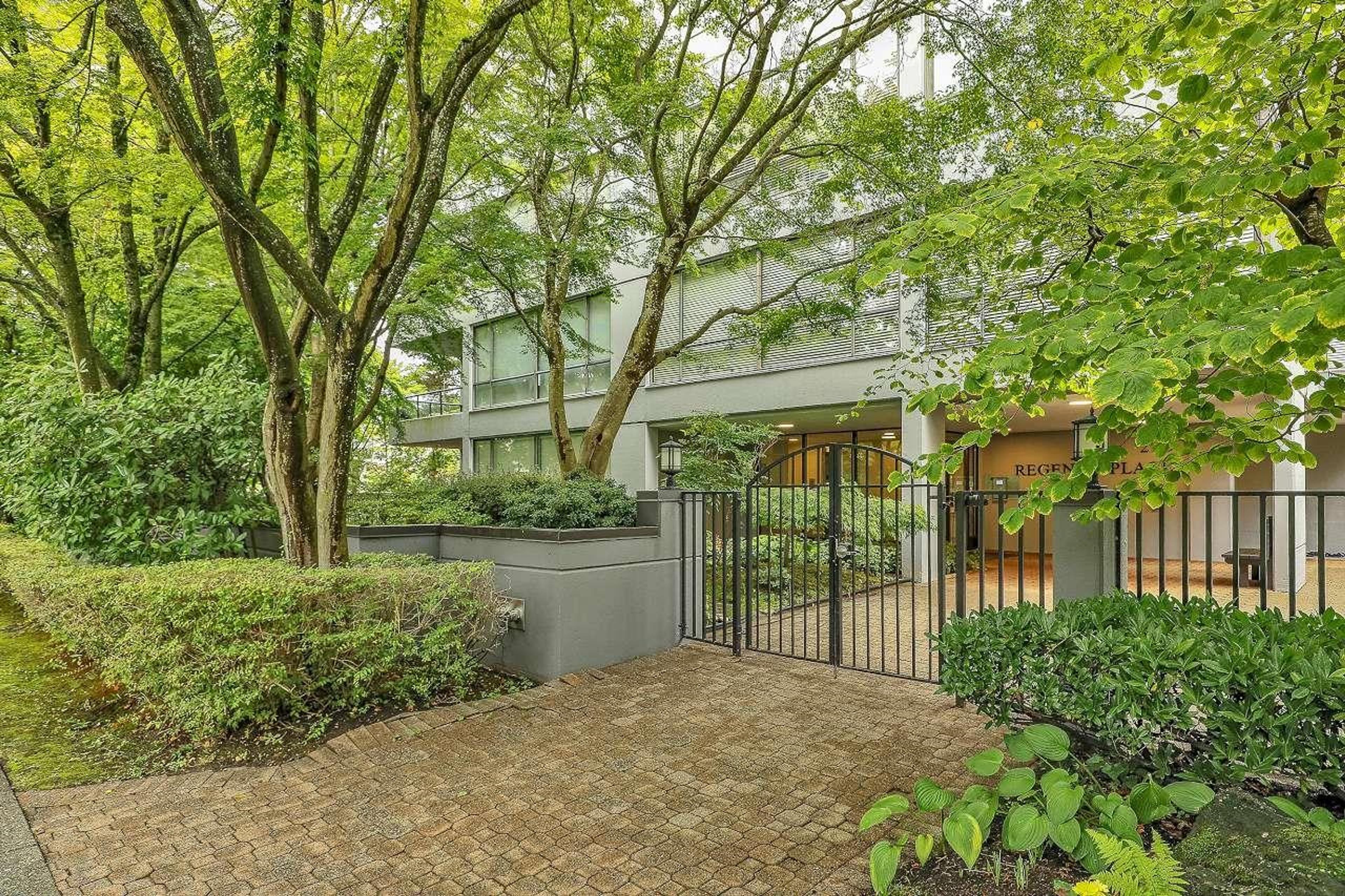 2115 W 40th Avenue, Vancouver - Exteriors - Photo 2