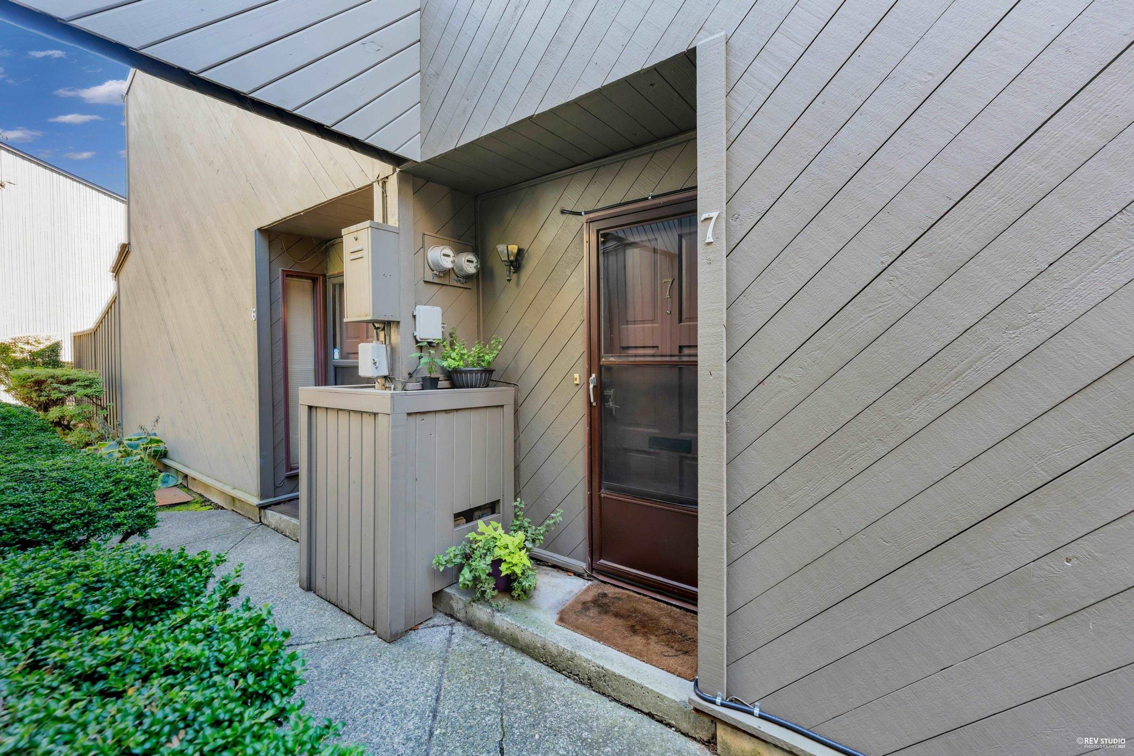 9460 Glenallan Drive, Richmond - Exteriors - Photo 3