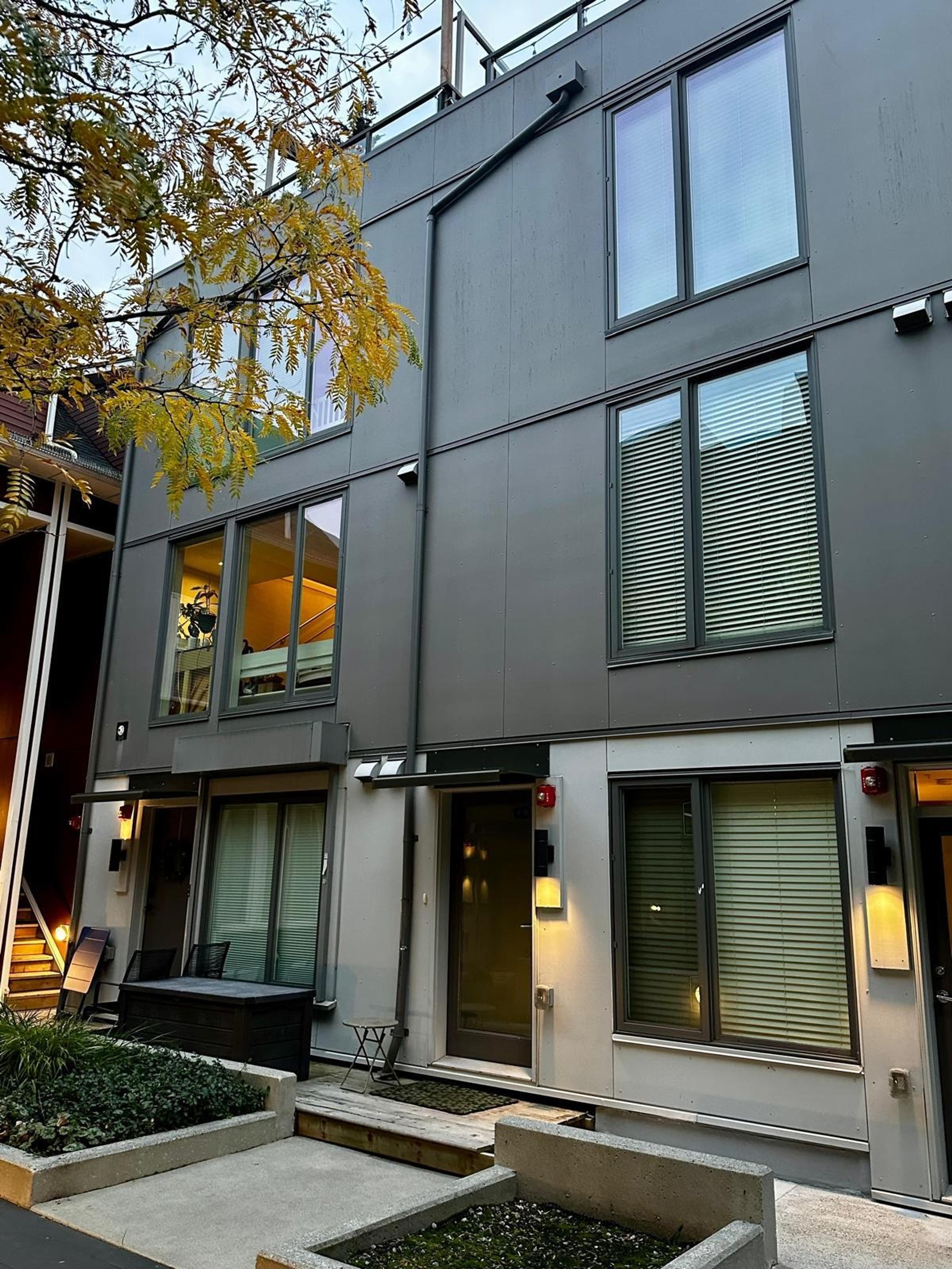 531 E 16th Avenue, Vancouver - Exteriors - Photo 2