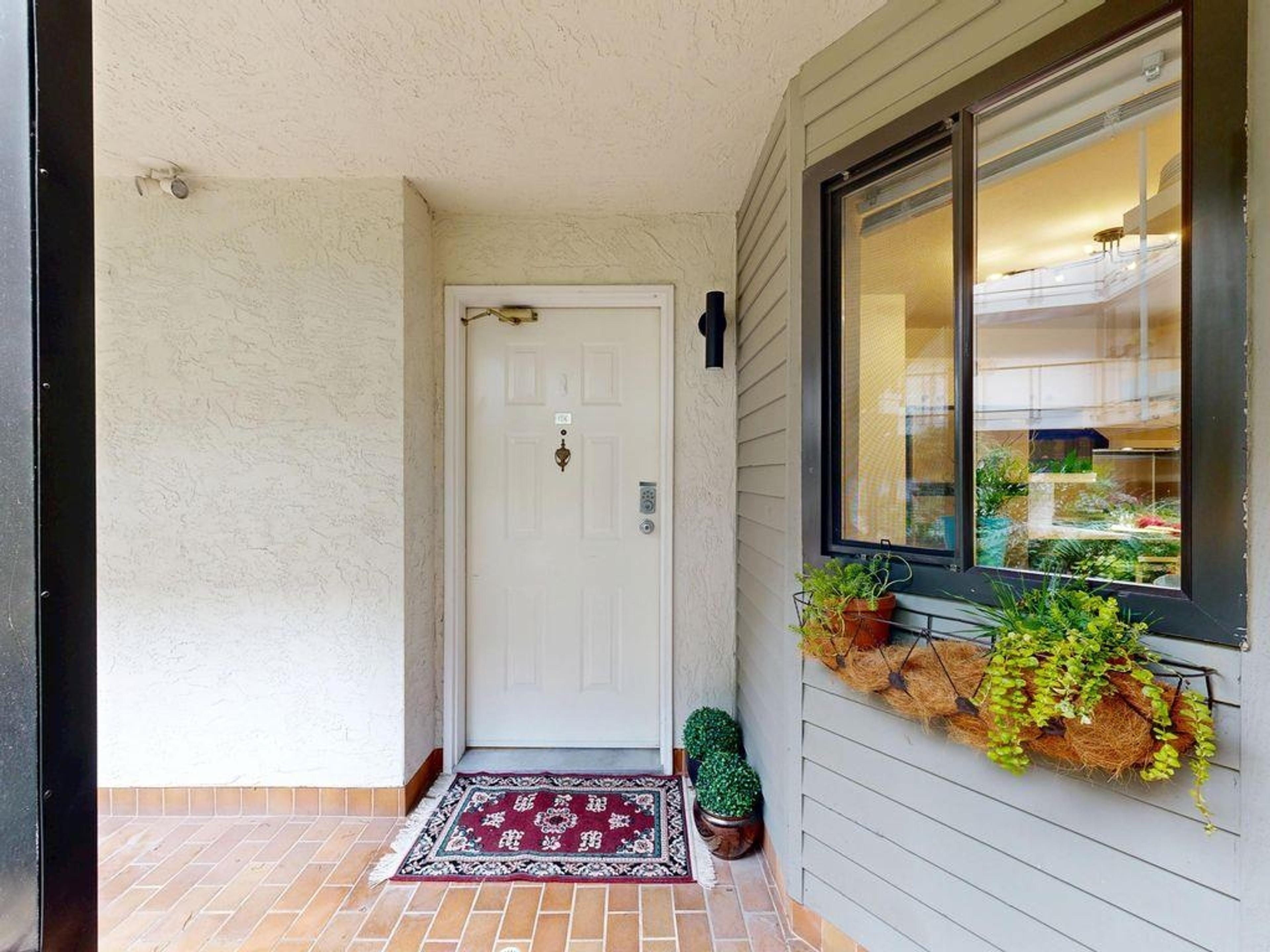 1467 Martin Street, White Rock - Exteriors - Photo 3