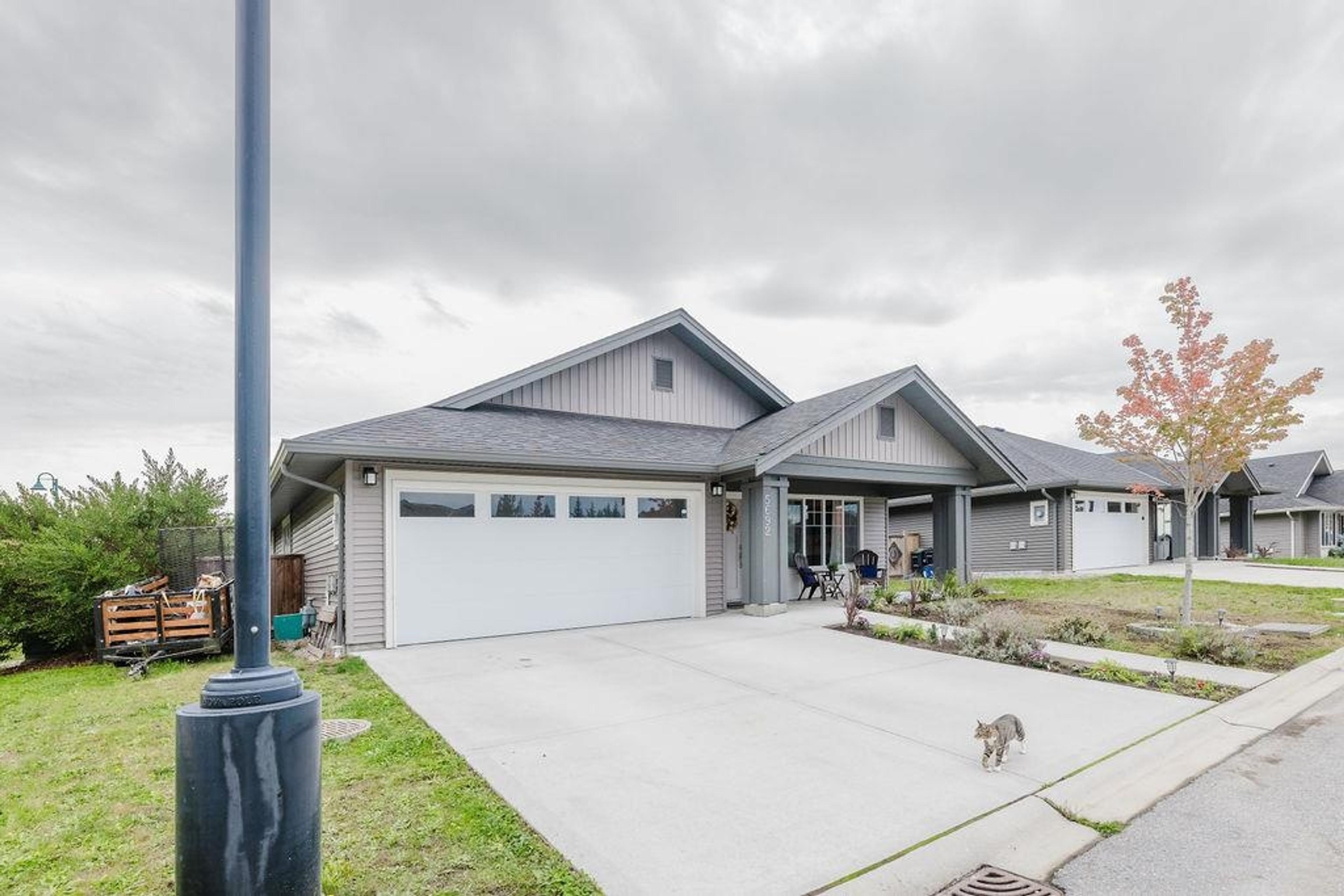 5692 Partridge Way, Sechelt - Exteriors - Photo 3