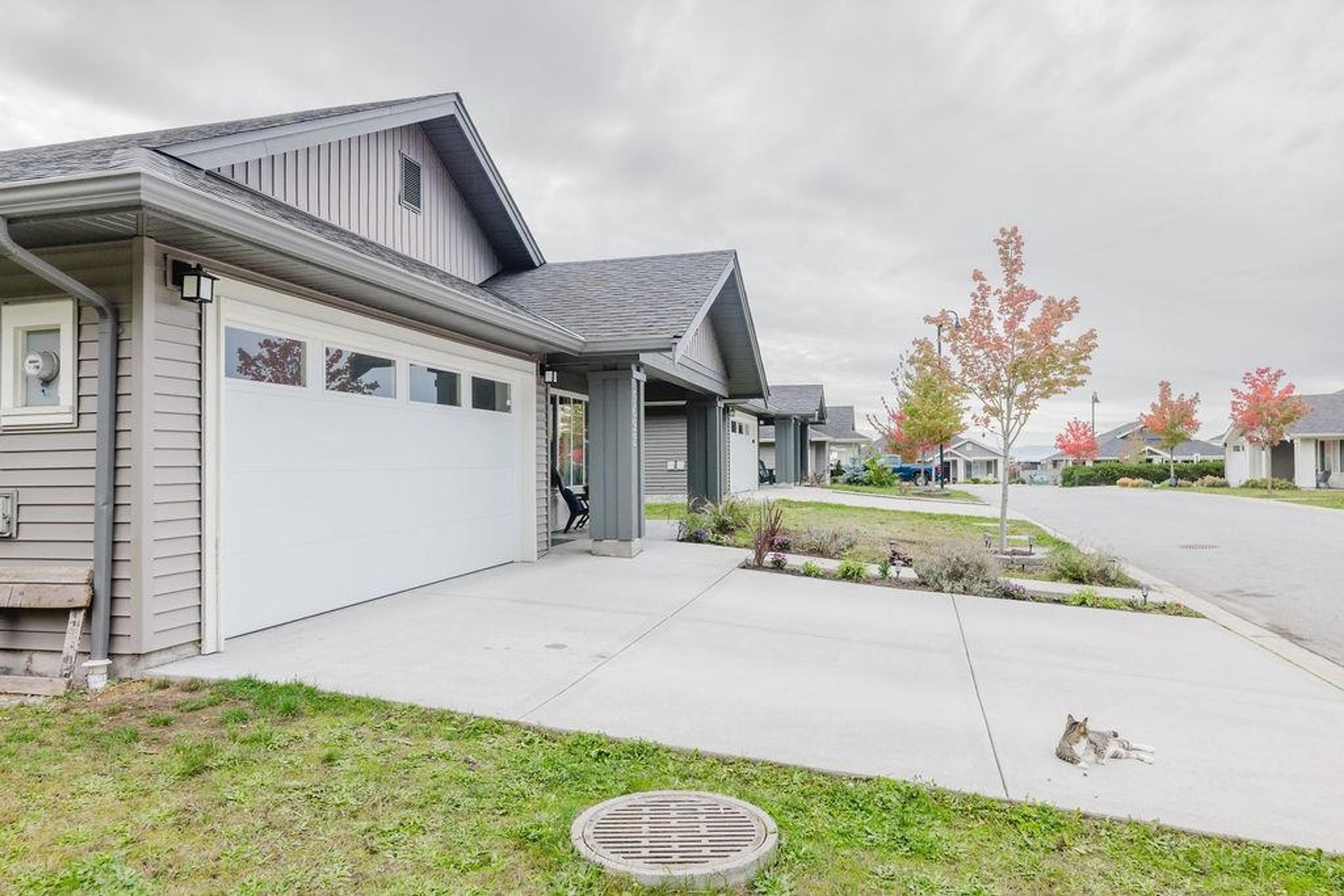 5692 Partridge Way, Sechelt - Exteriors - Photo 4