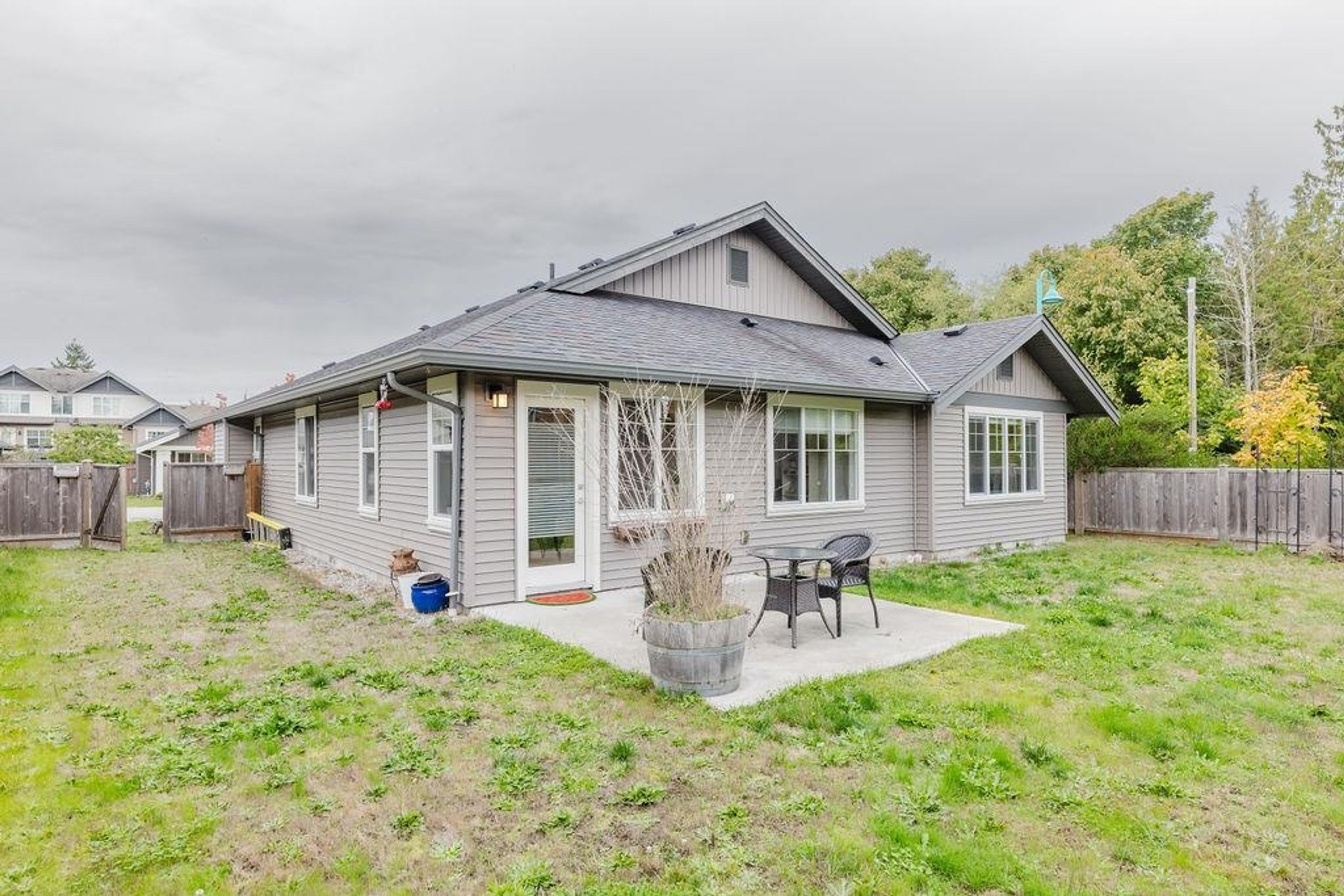 5692 Partridge Way, Sechelt - Exteriors - Photo 6