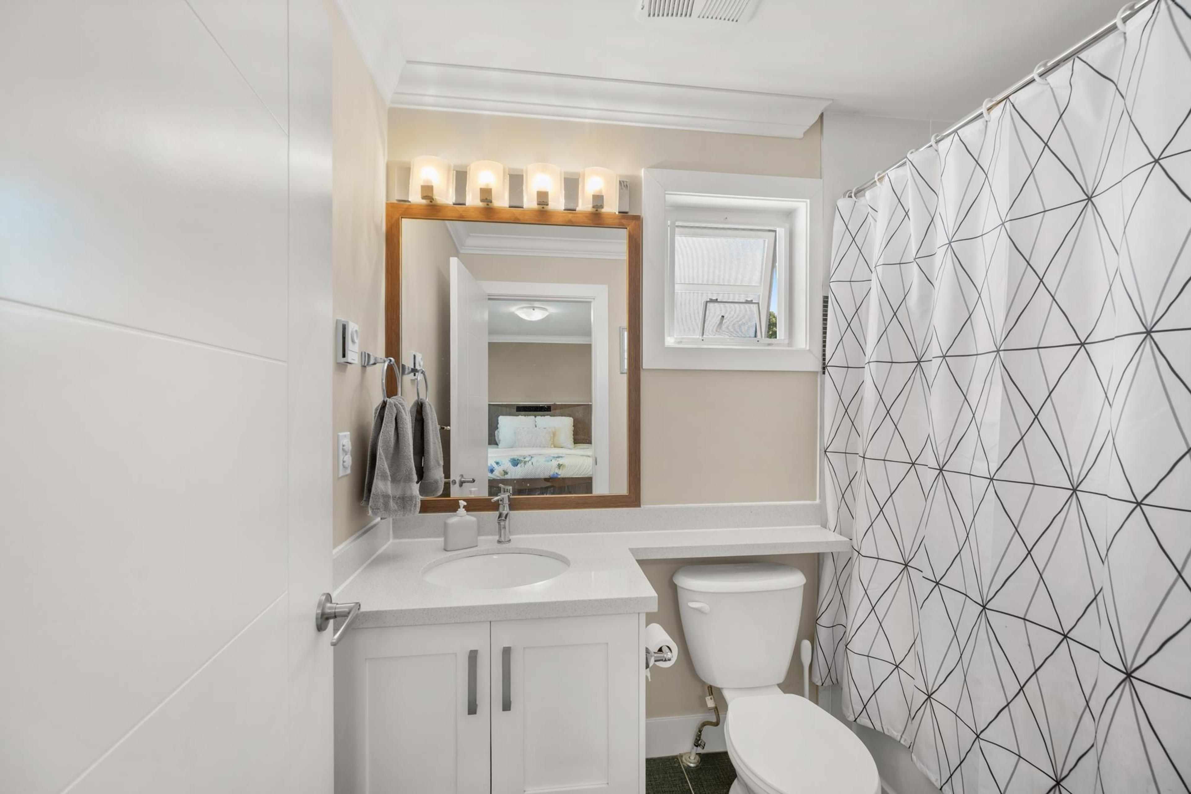 9131 Williams Road, Richmond - Exteriors - Photo 5