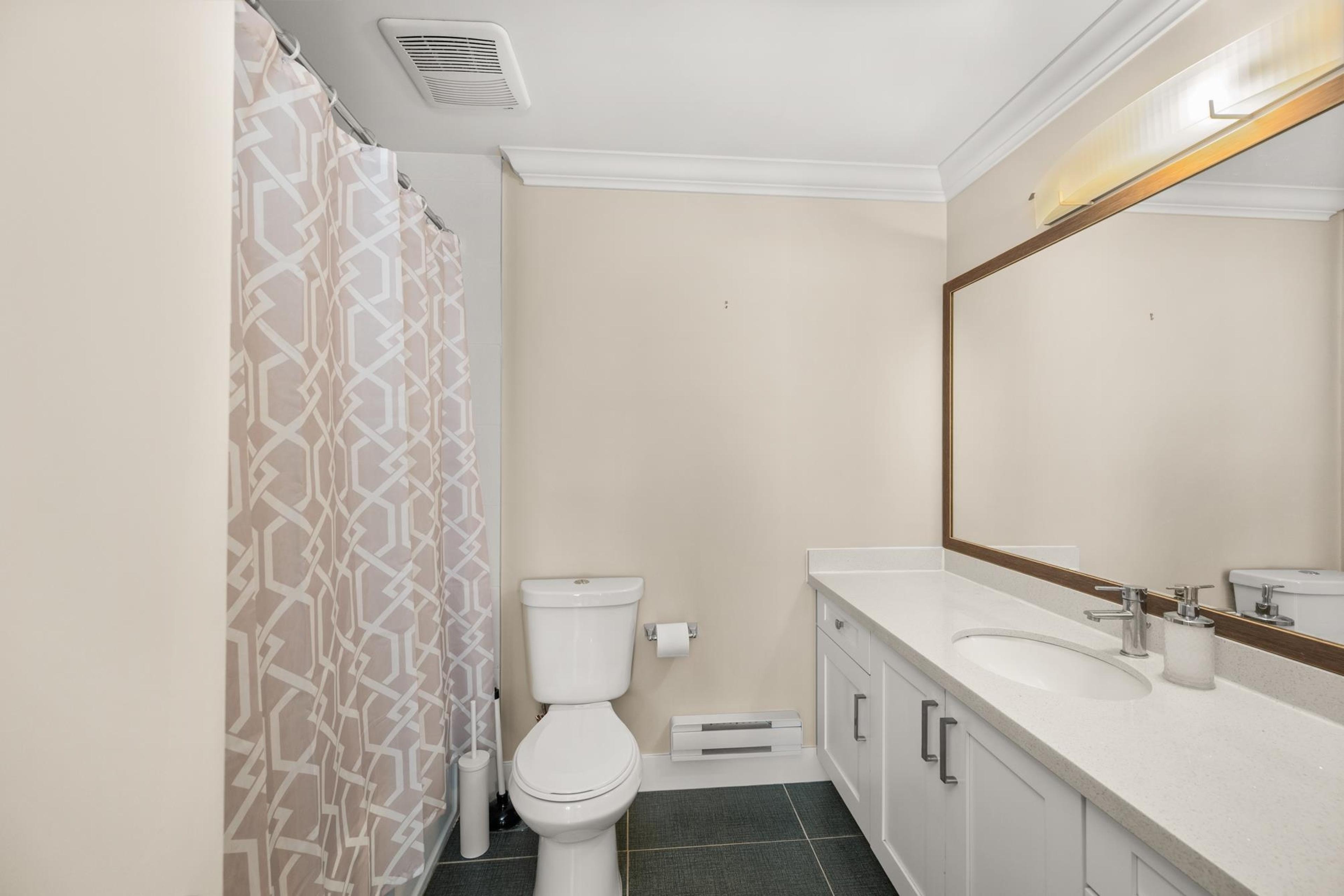 9131 Williams Road, Richmond - Exteriors - Photo 7