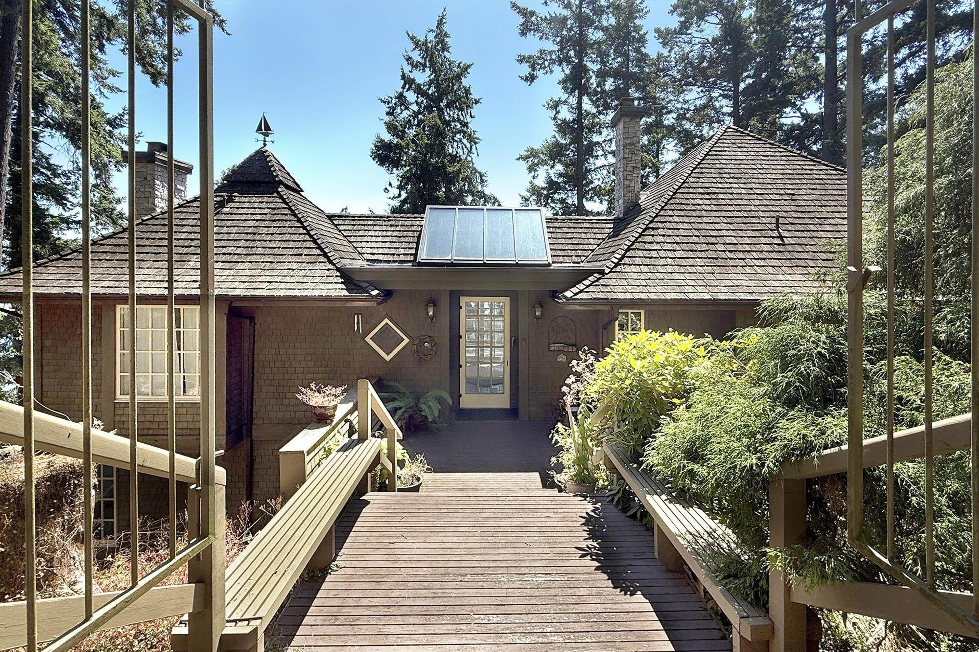 1251 Fairweather Road, Bowen Island - Exteriors - Photo 1