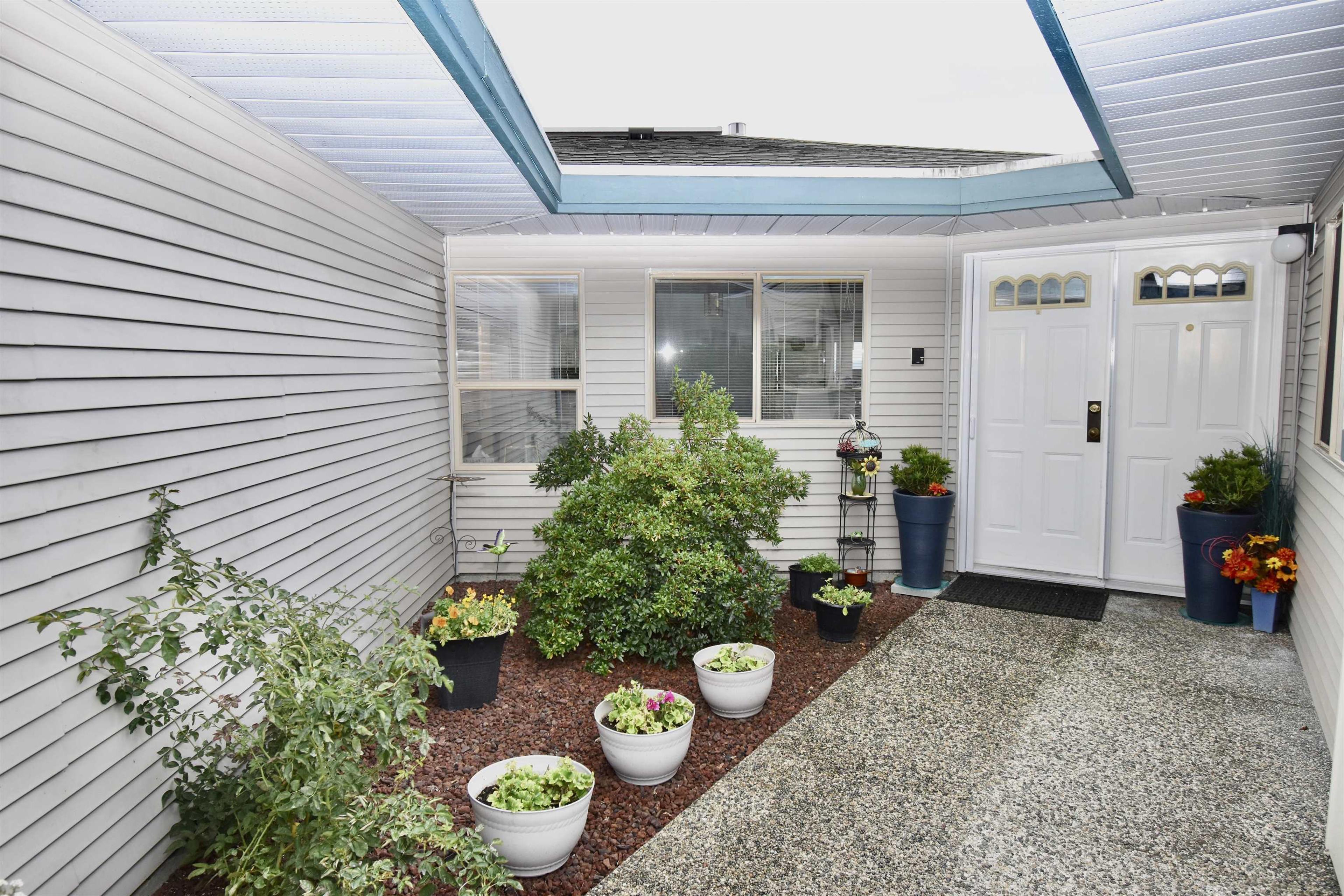 555 Eaglecrest Drive, Gibsons - Exteriors - Photo 1