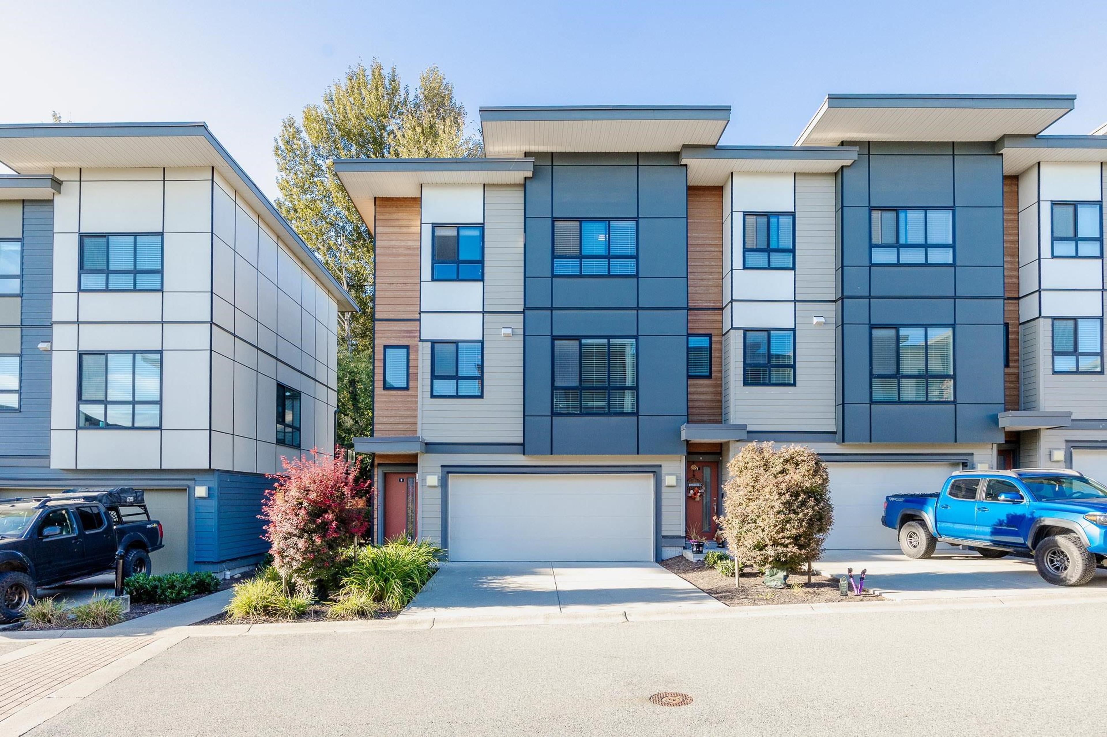 1968 N Parallel Road, Abbotsford - Exteriors - Full Complex View - Photo 3