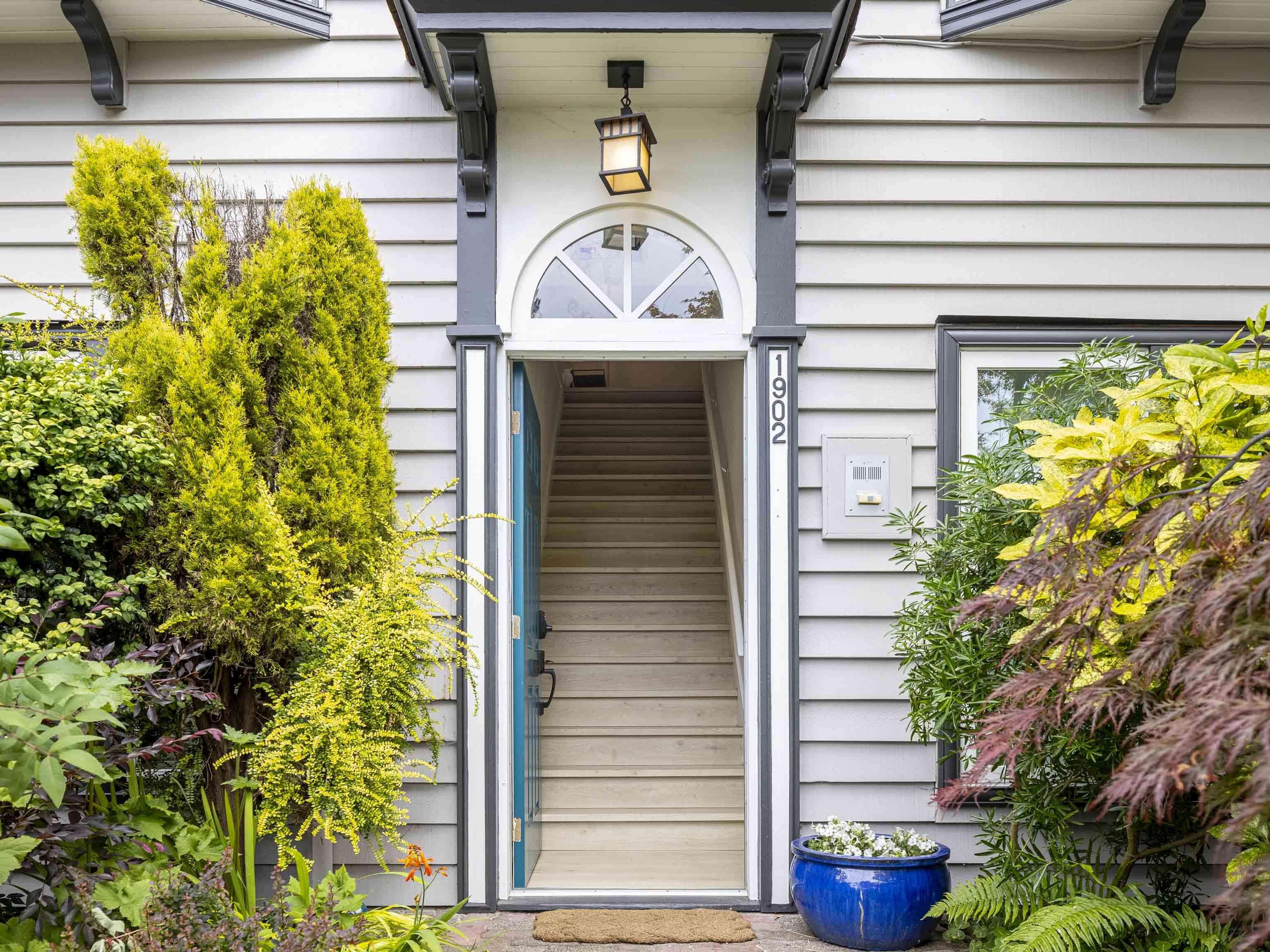 1902 Stephens Street, Vancouver - Exteriors - Photo 2