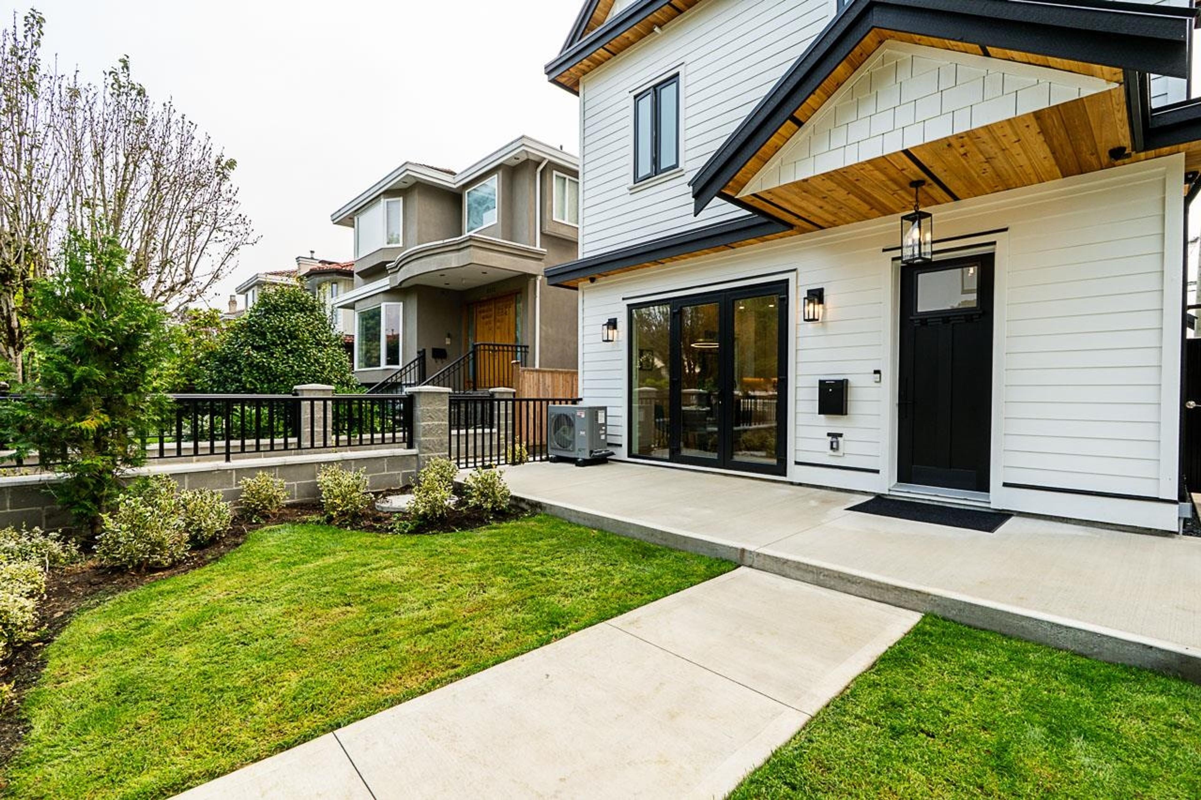 2248 E 48th Avenue, Vancouver - Exteriors - Photo 2