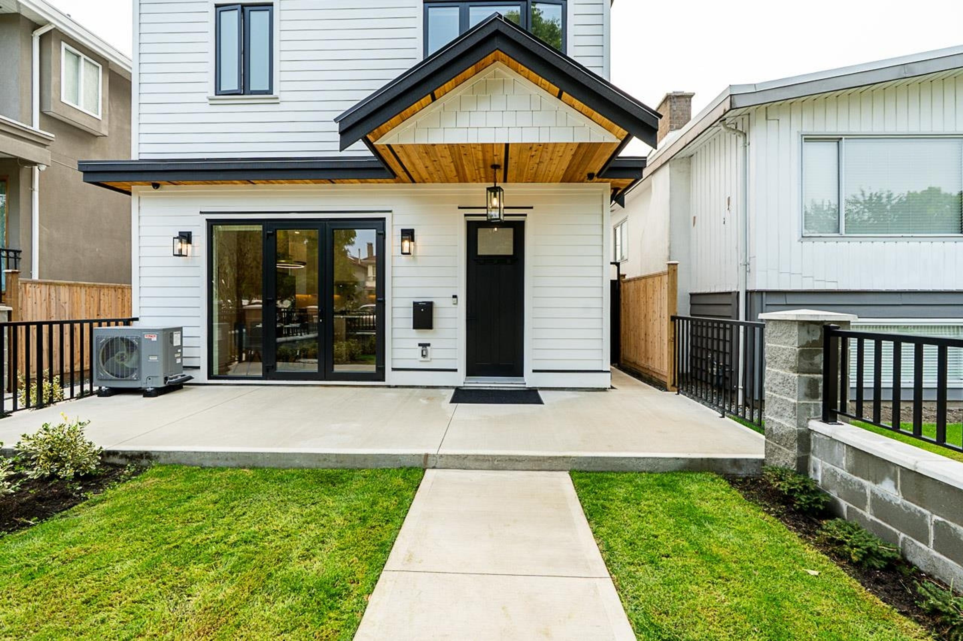 2248 E 48th Avenue, Vancouver - Exteriors - Photo 5