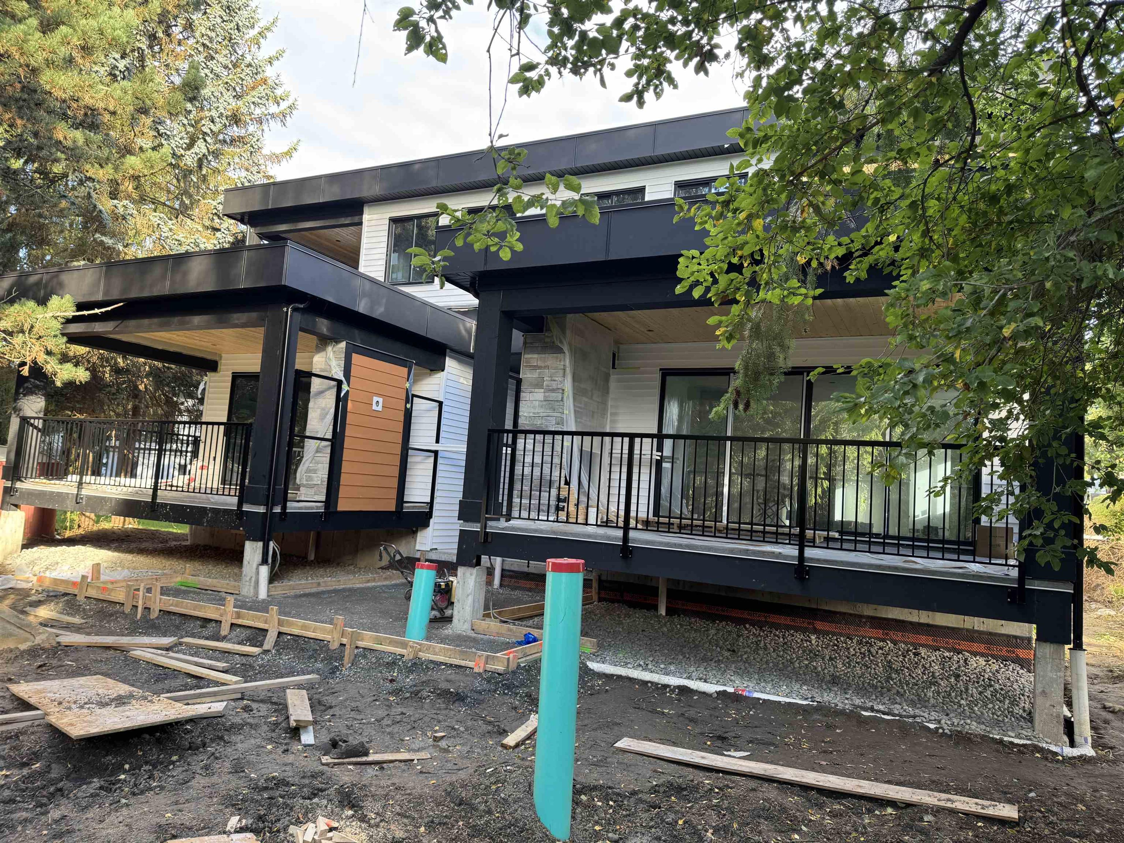 14206 North Bluff Road, White Rock - Exteriors - Photo 1