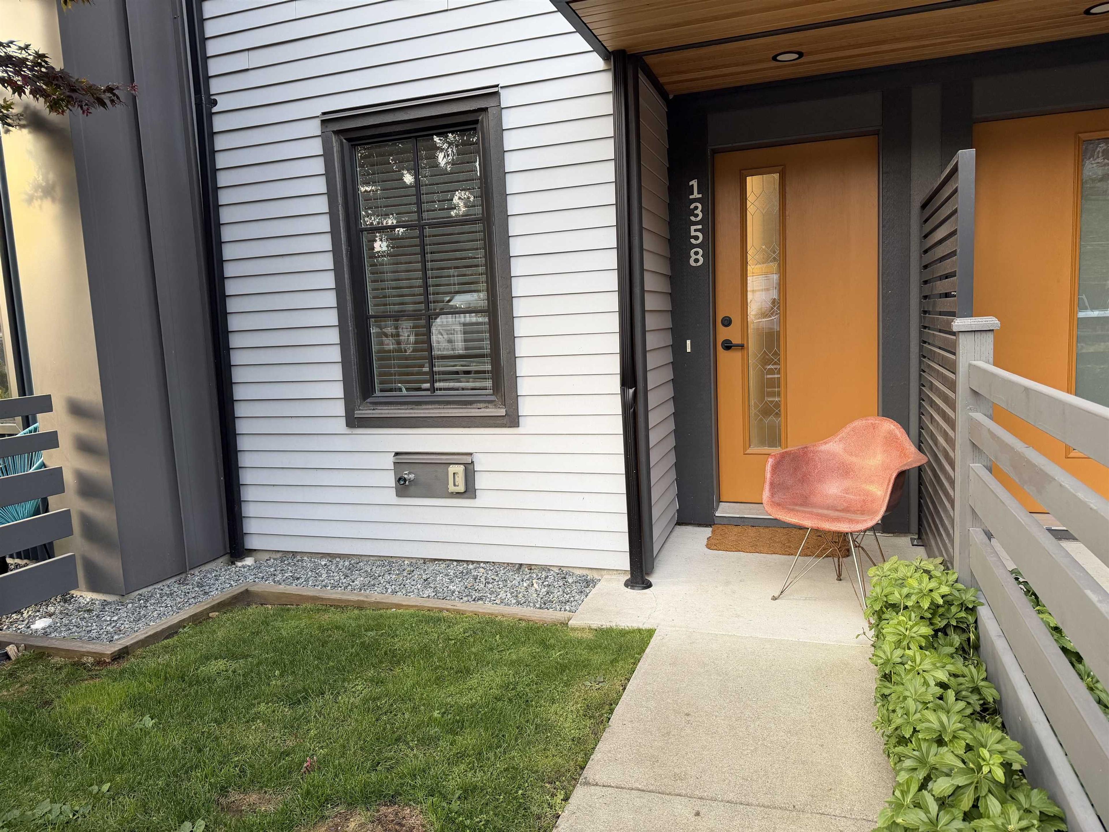 1371 Valleyside Place, Squamish - Exteriors - Photo 2