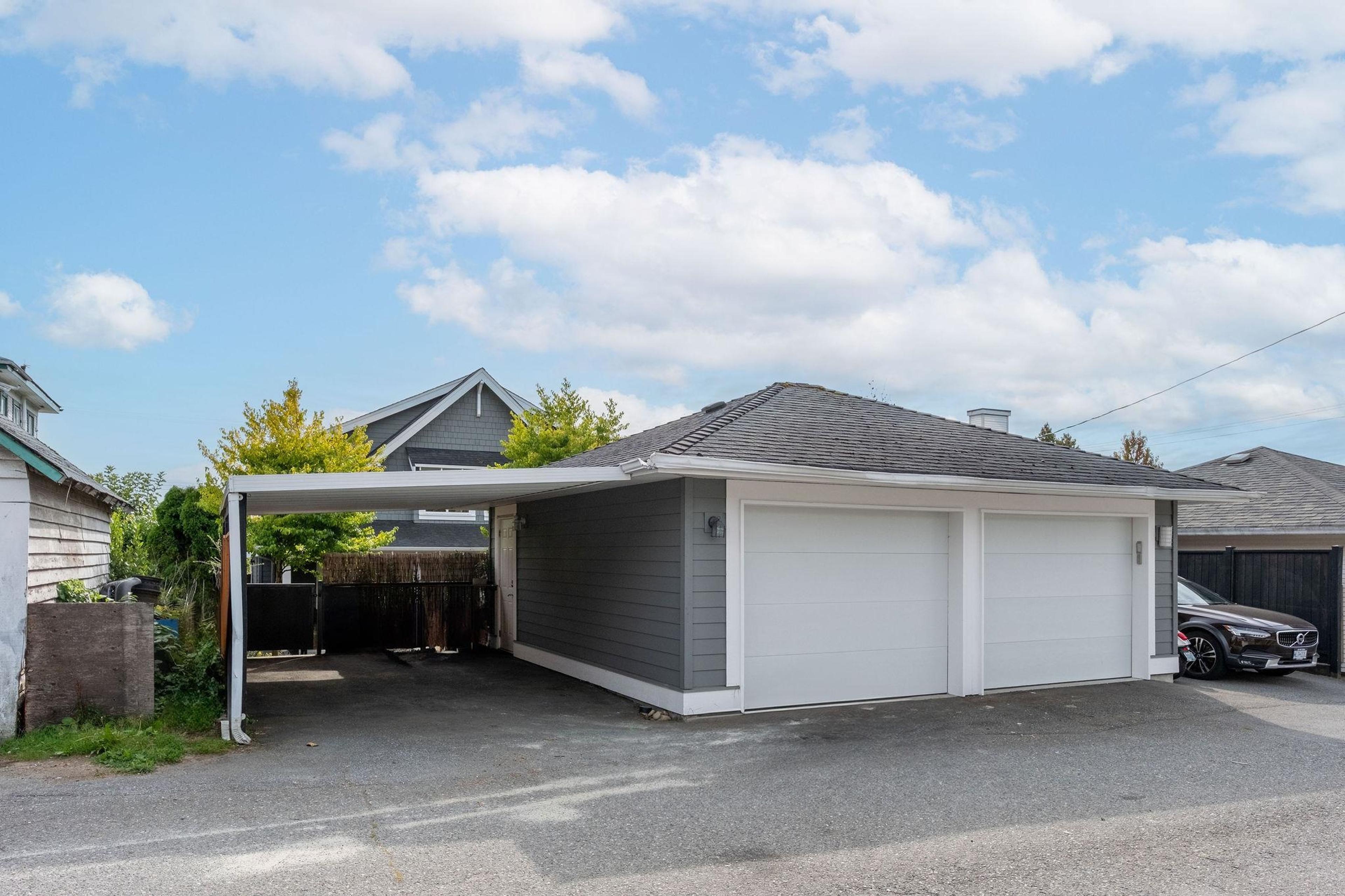 308 E 9th Street, North Vancouver - Exteriors - Photo 2