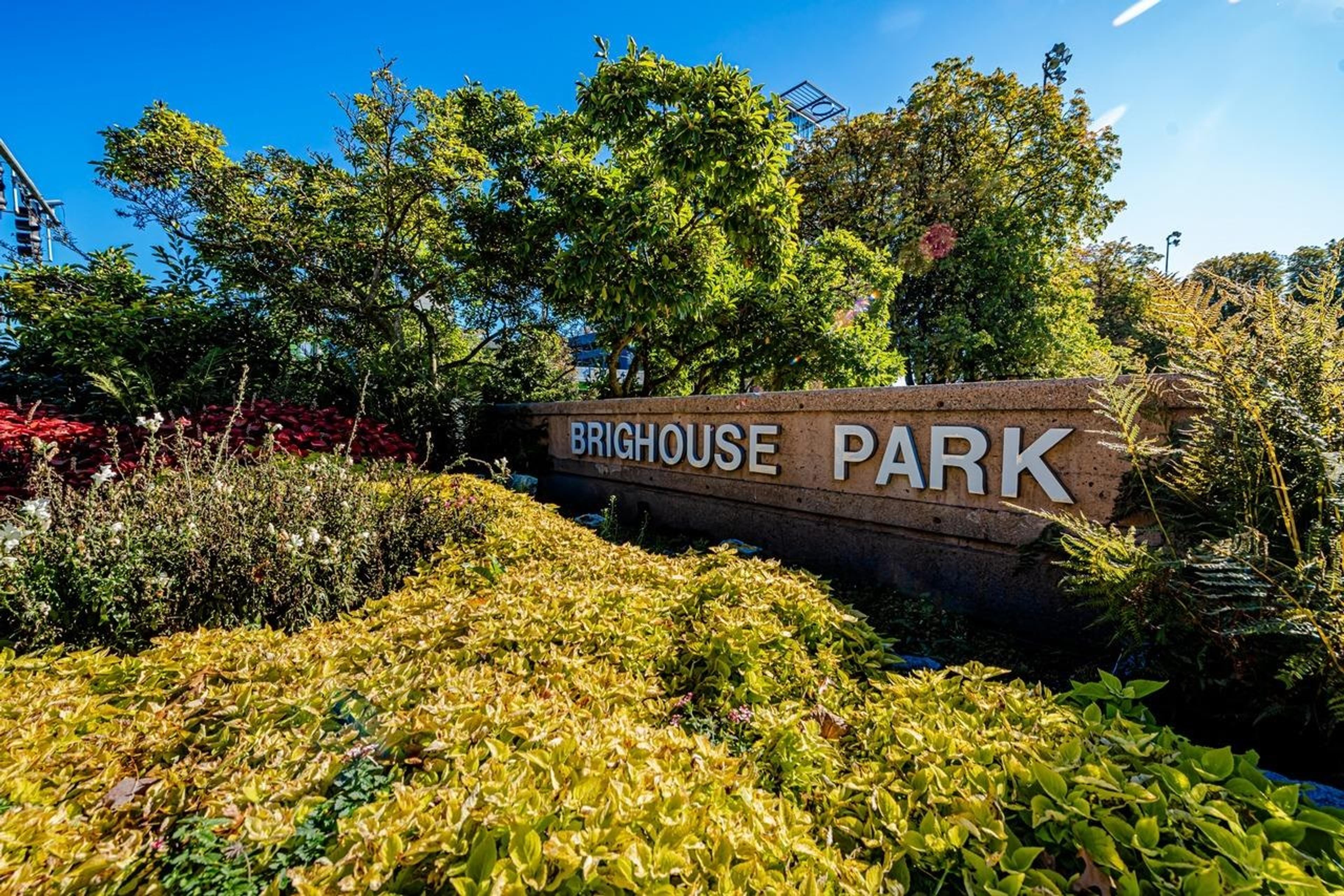 7231 Moffatt Road, Richmond - Exteriors - Photo 1