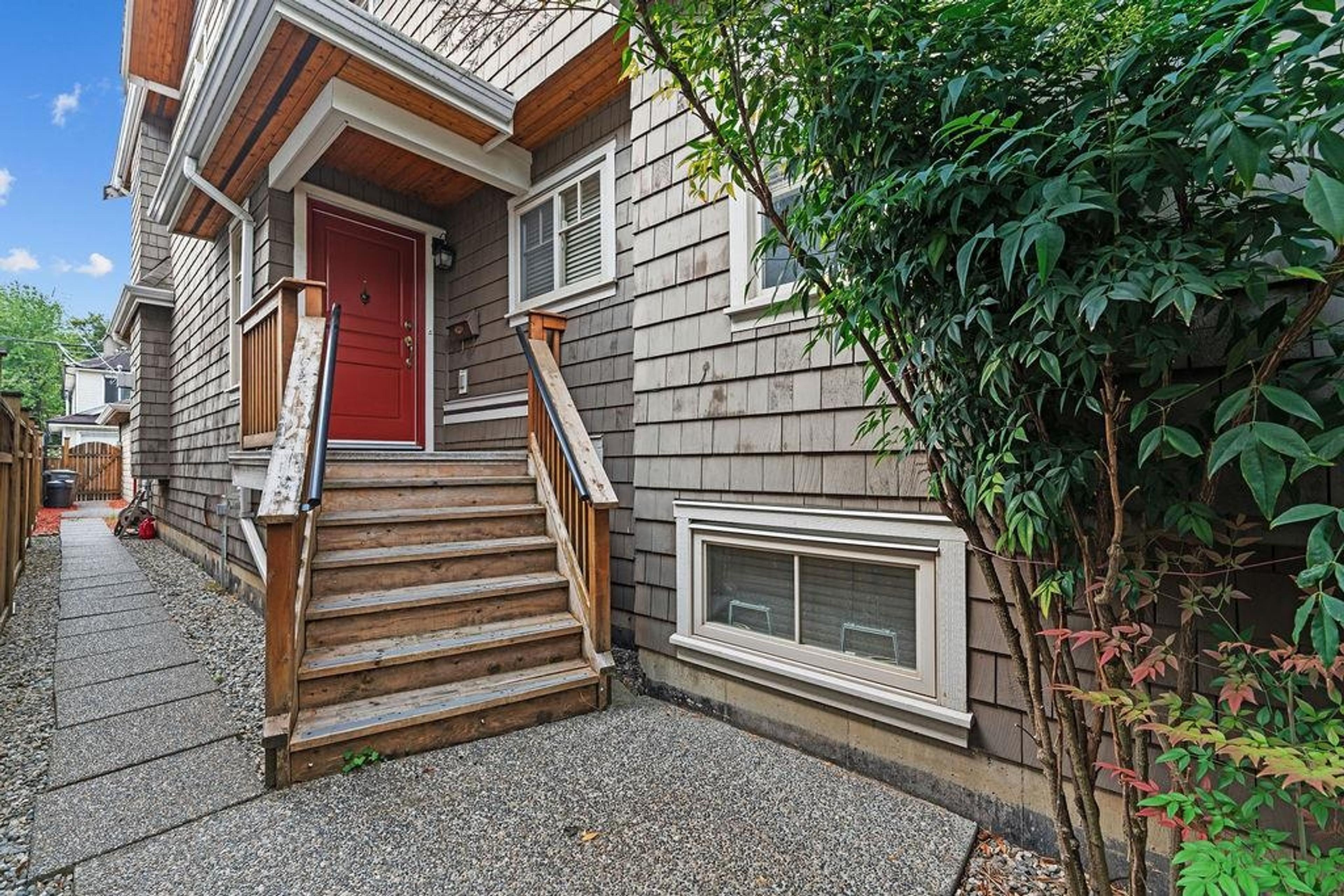 1254 E 11th Avenue, Vancouver - Exteriors - Photo 3