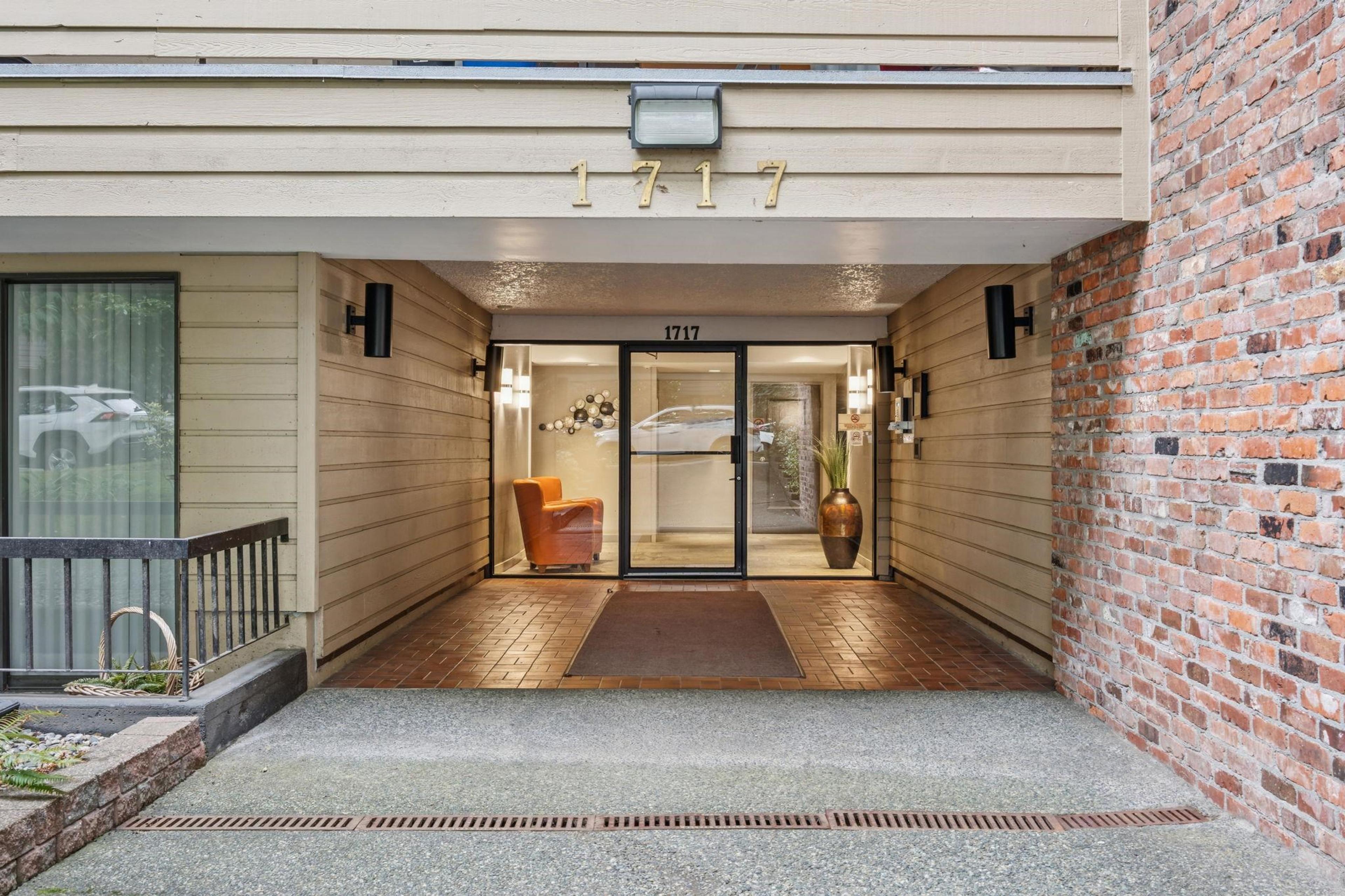 1717 W 13th Avenue, Vancouver - Exteriors - Photo 3