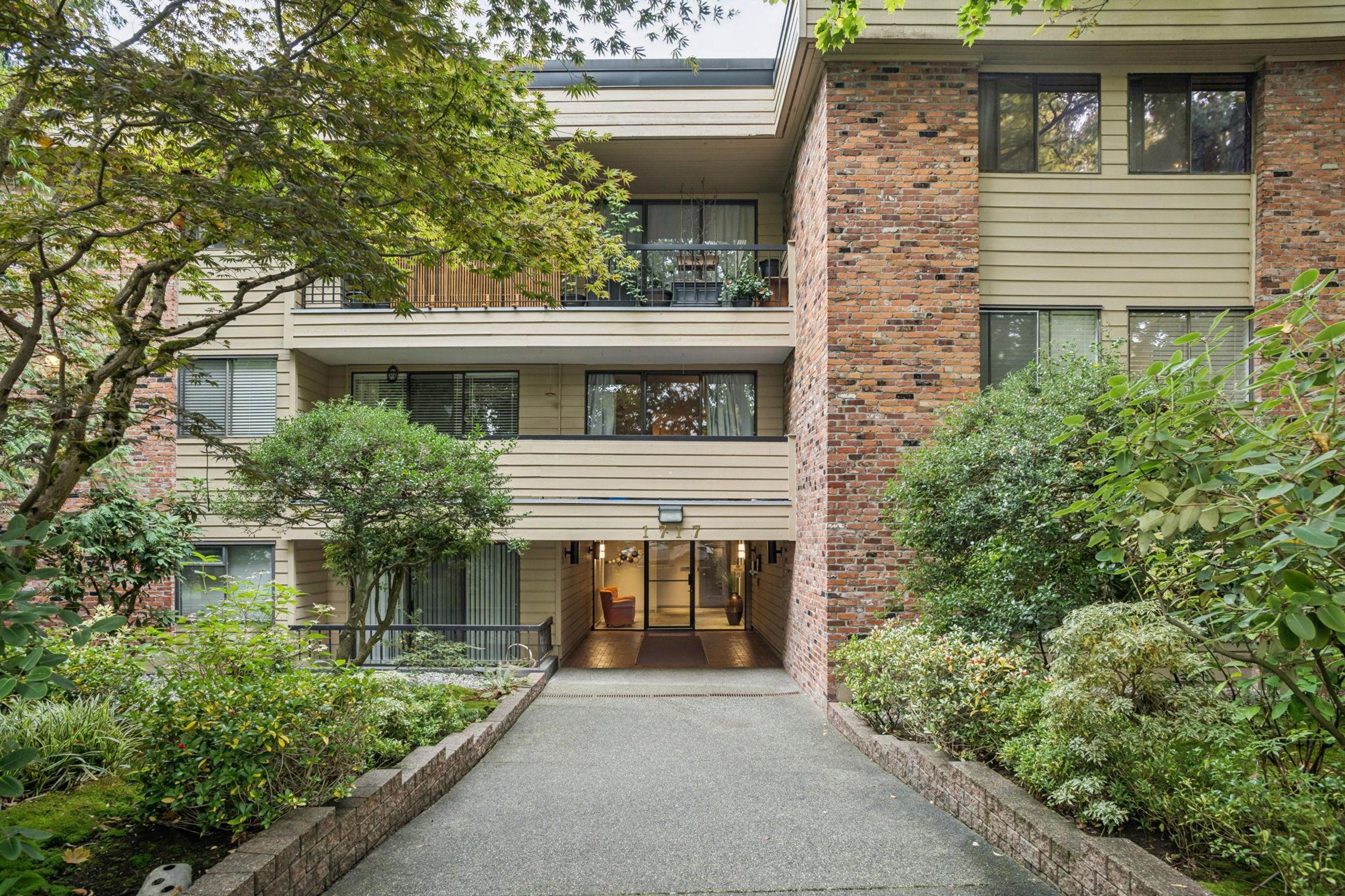 1717 W 13th Avenue, Vancouver - Exteriors - Photo 5