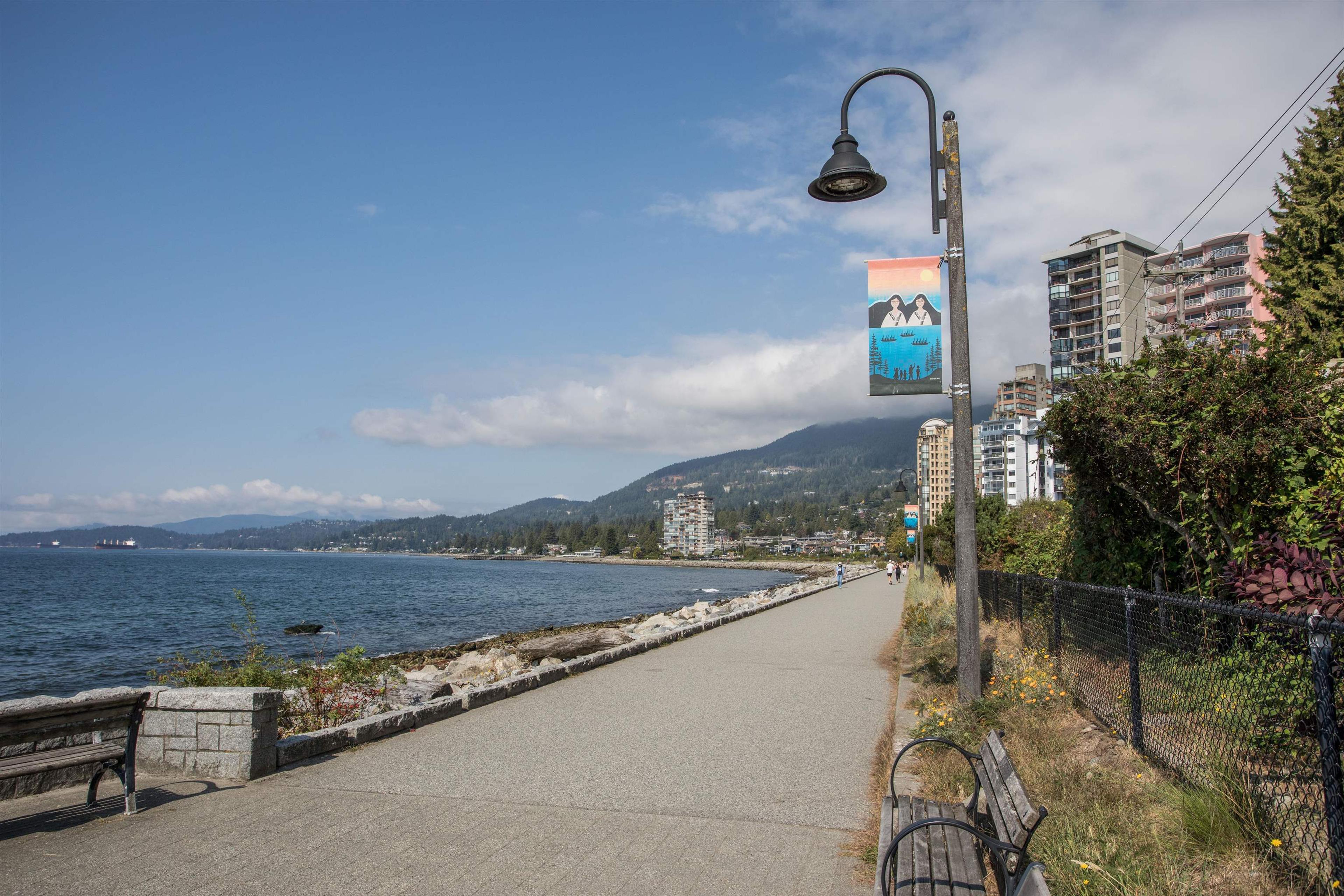 2203 Bellevue Avenue, West Vancouver - Exteriors - Photo 1