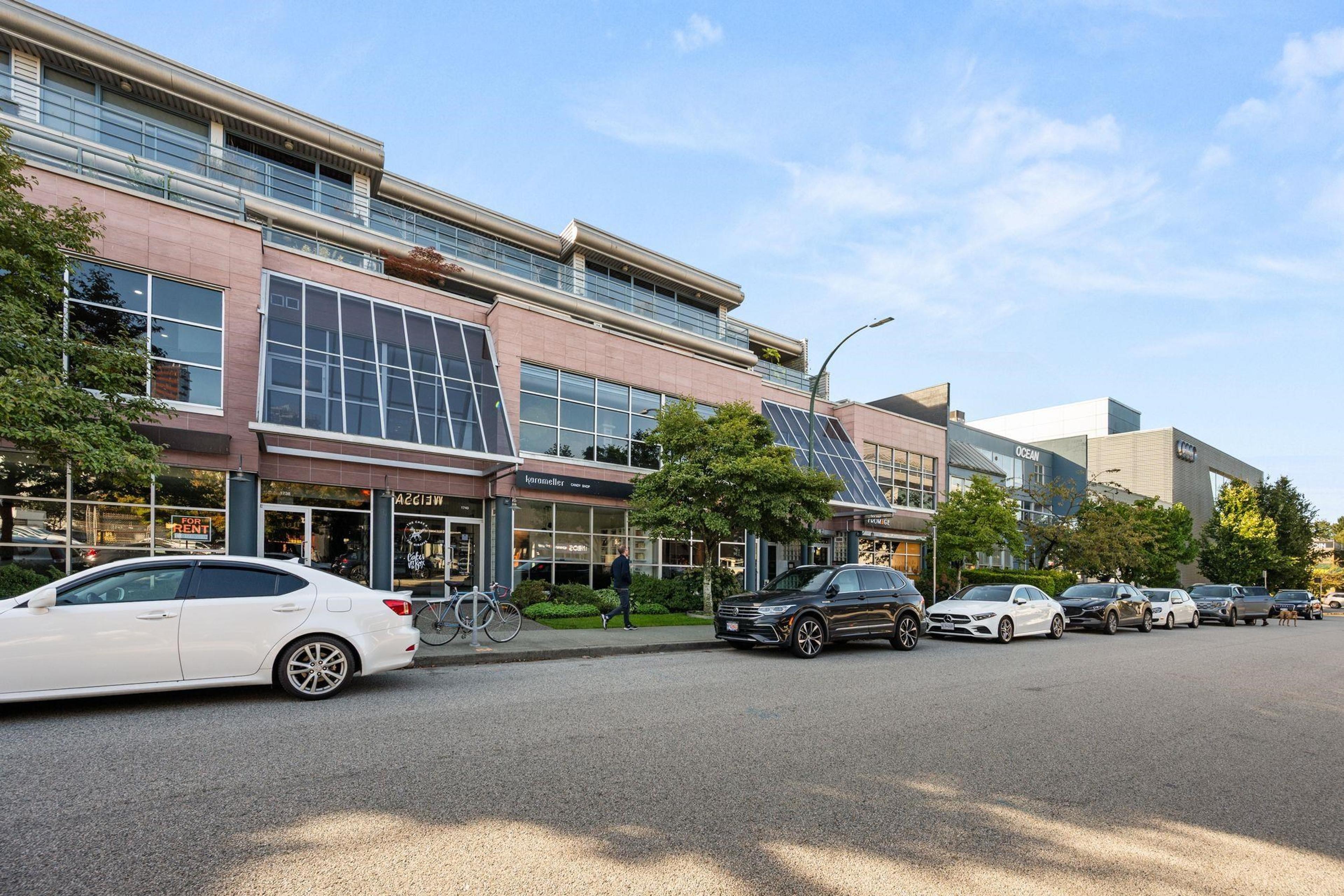 1750 W 2nd Avenue, Vancouver - Exteriors - Photo 1