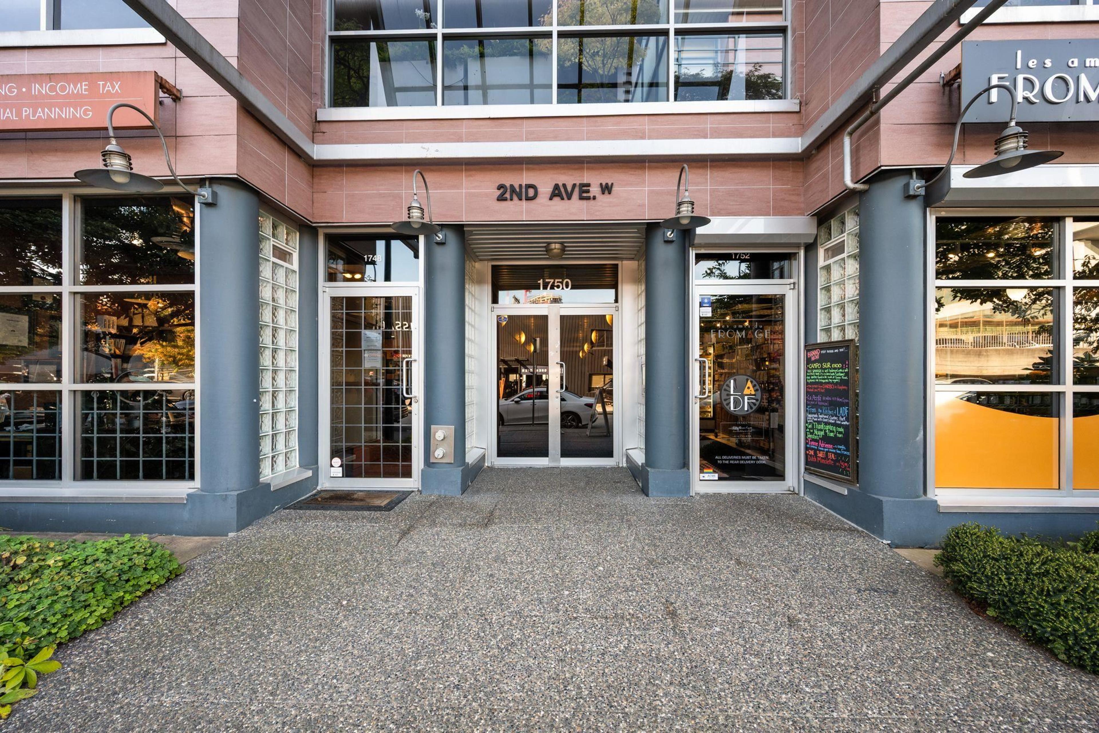 1750 W 2nd Avenue, Vancouver - Exteriors - Photo 2