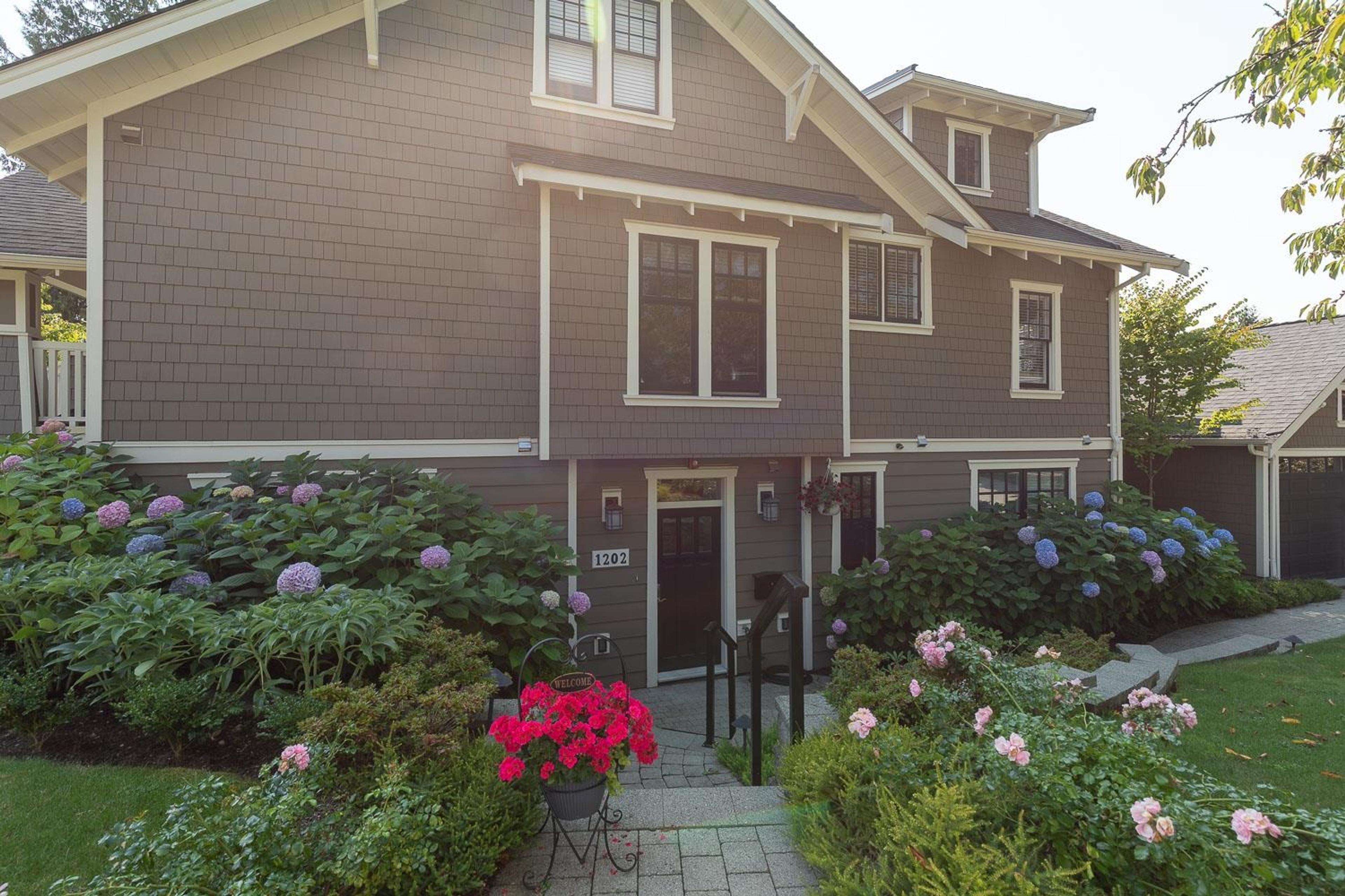 1202 Jefferson Avenue, Vancouver - Exteriors - Photo 2