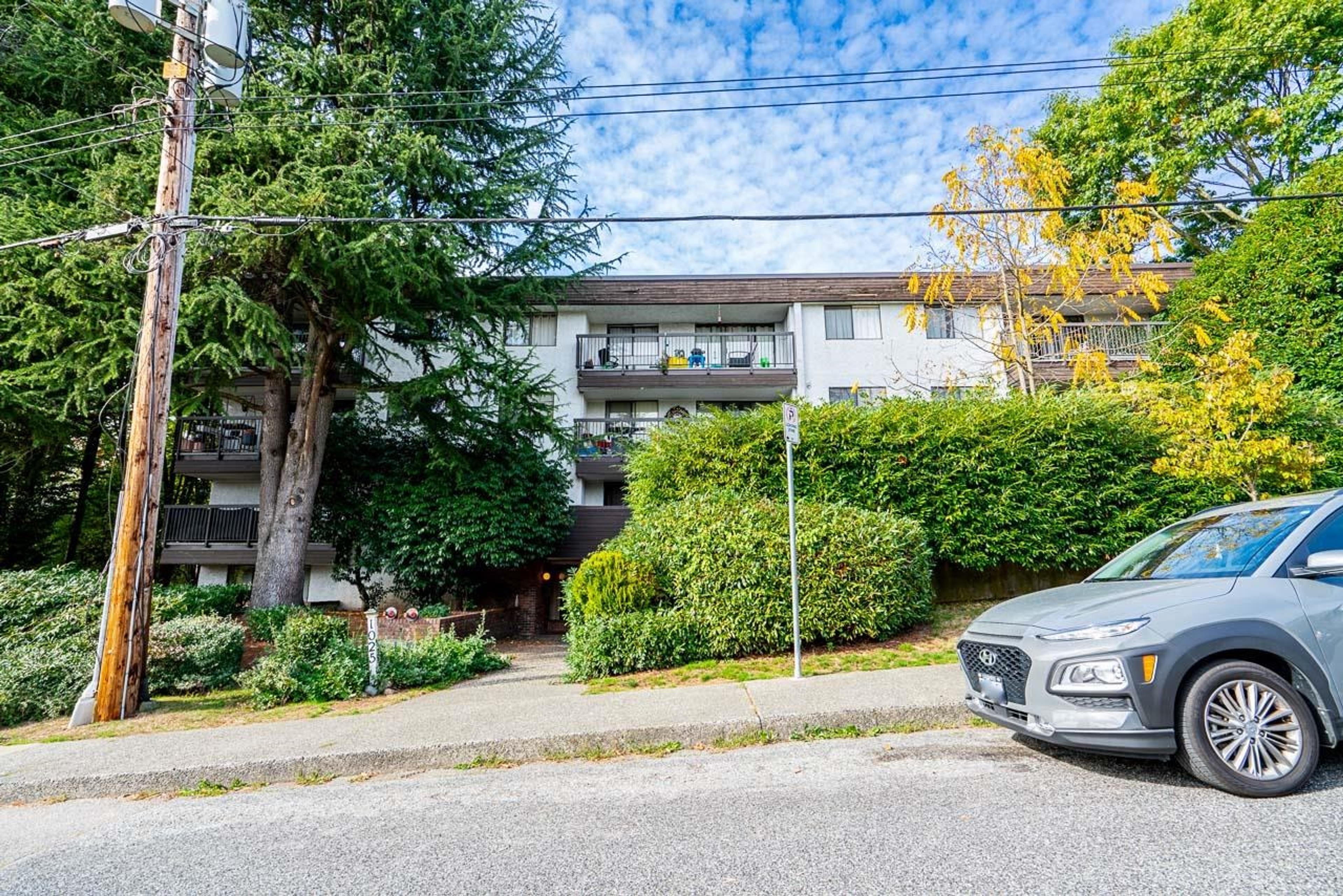 1025 Cornwall Street, New Westminster - Exteriors - Photo 2