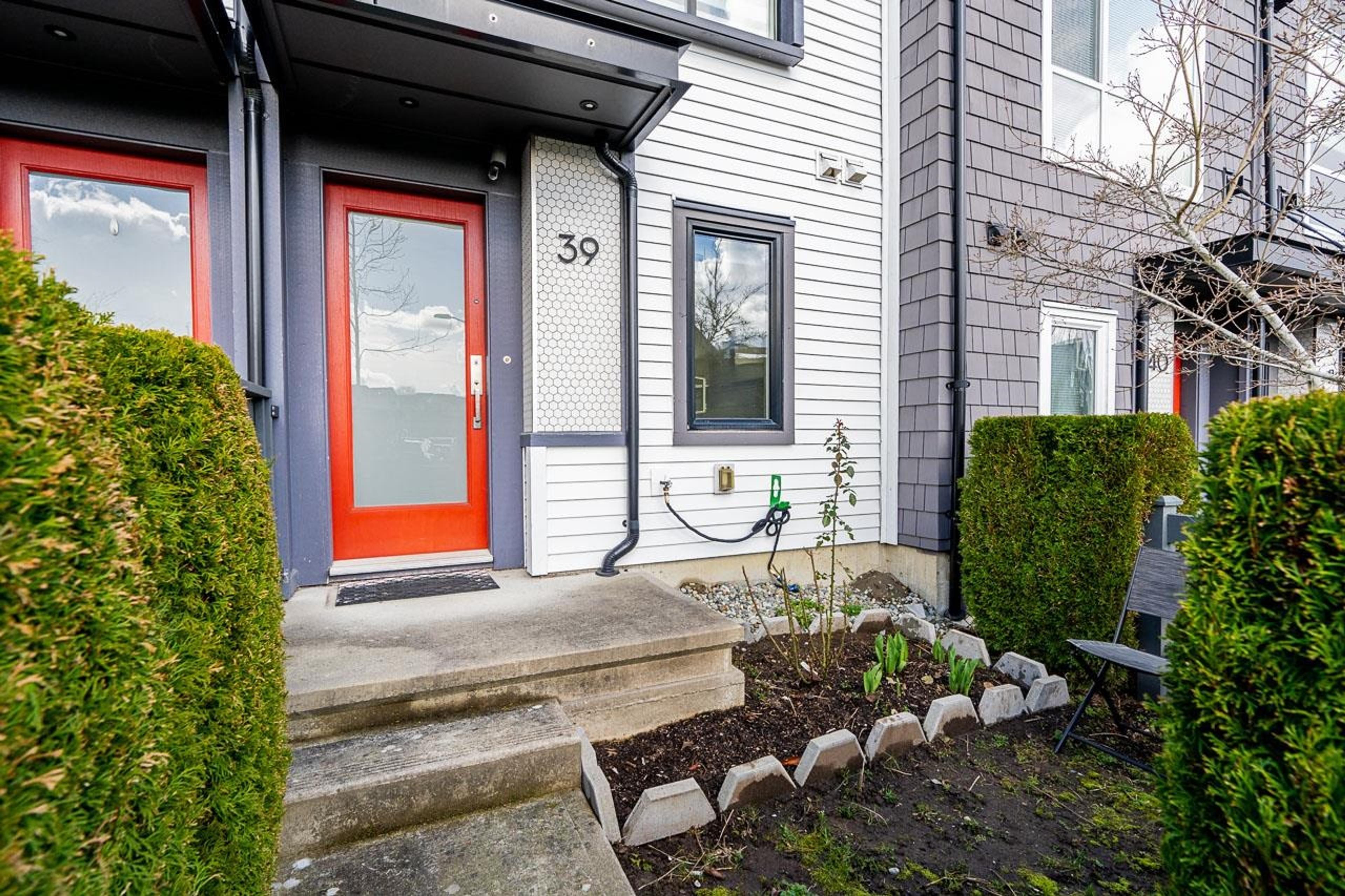 19159 Watkins Drive, Surrey - Exteriors - Photo 3