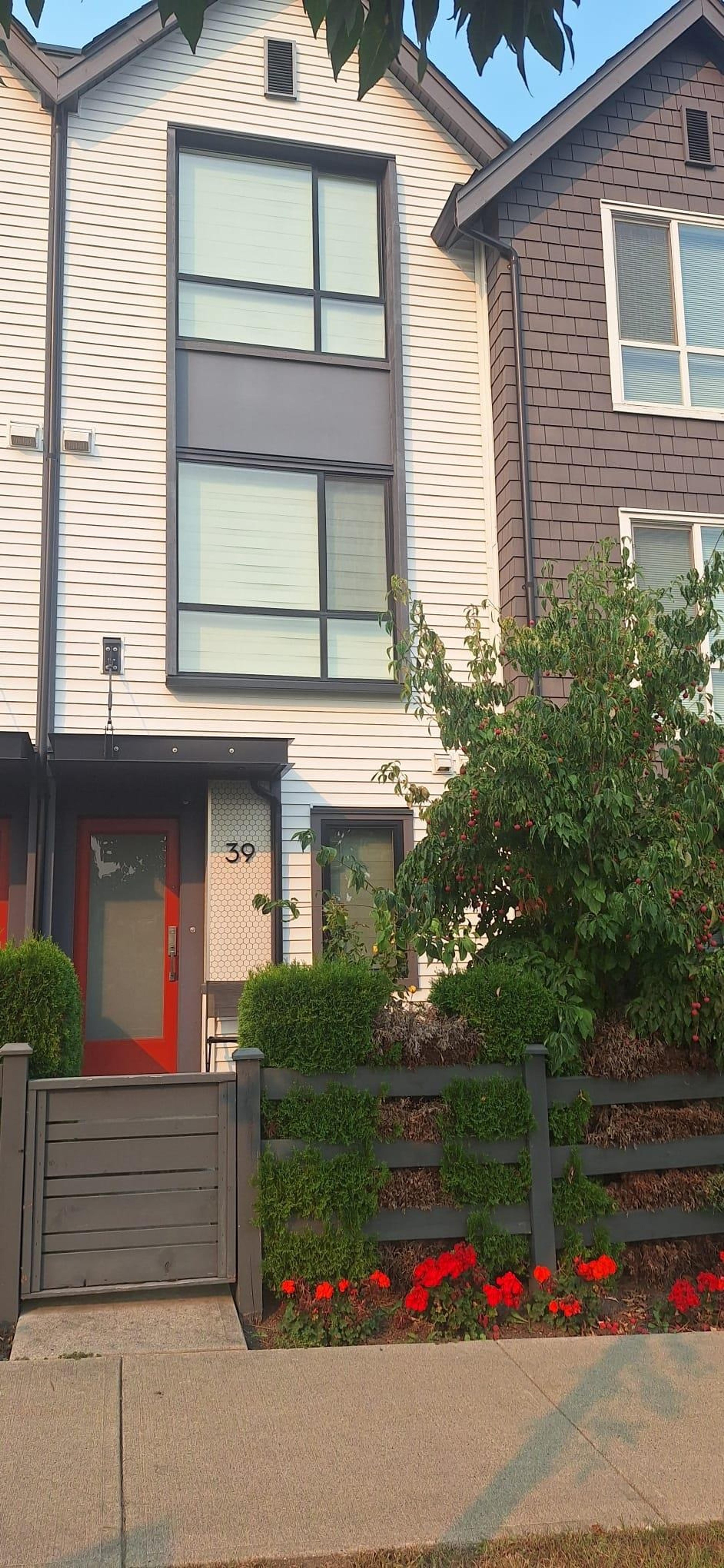 19159 Watkins Drive, Surrey - Exteriors - Photo 12