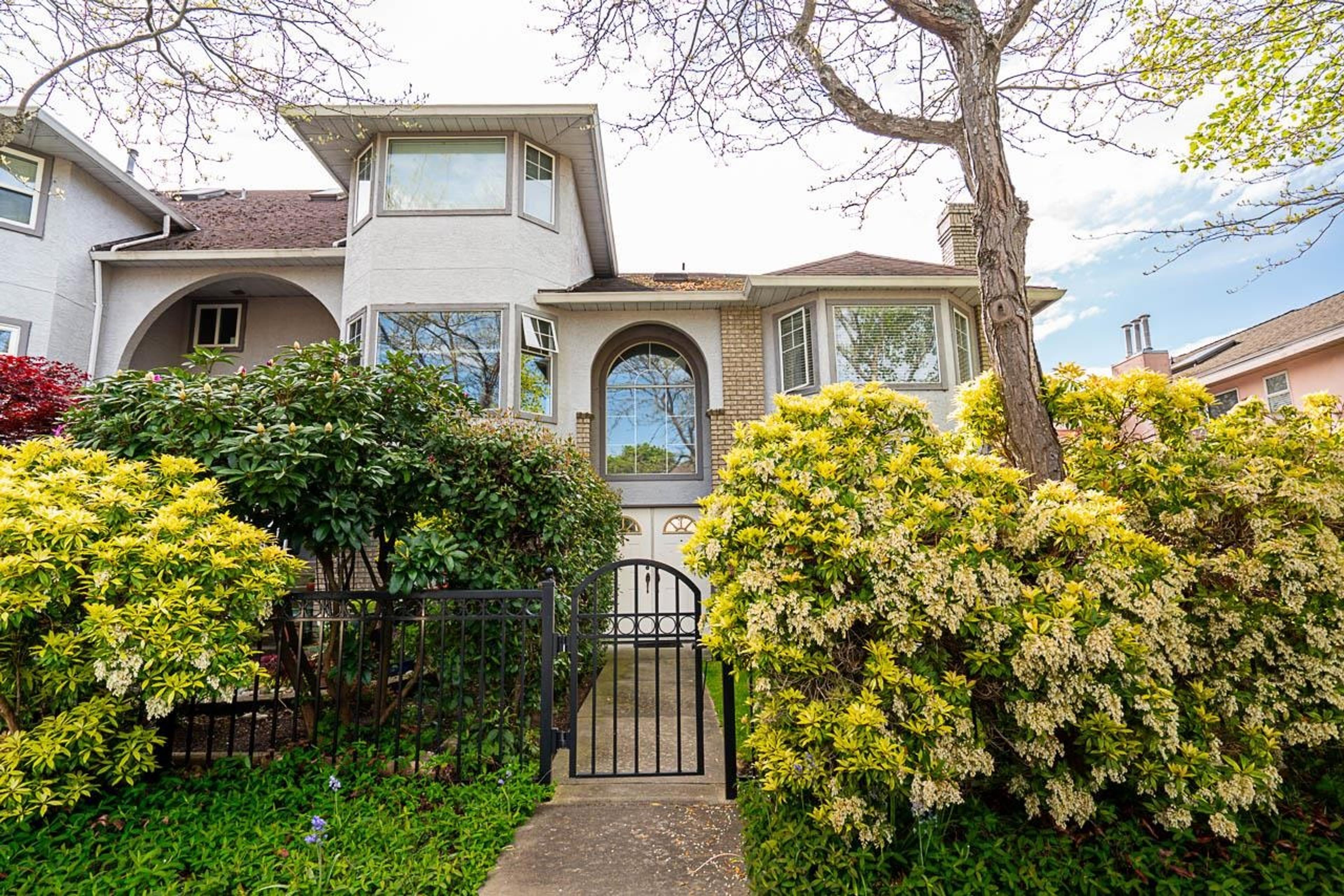 7911 Moffatt Road, Richmond - Exteriors - Photo 2