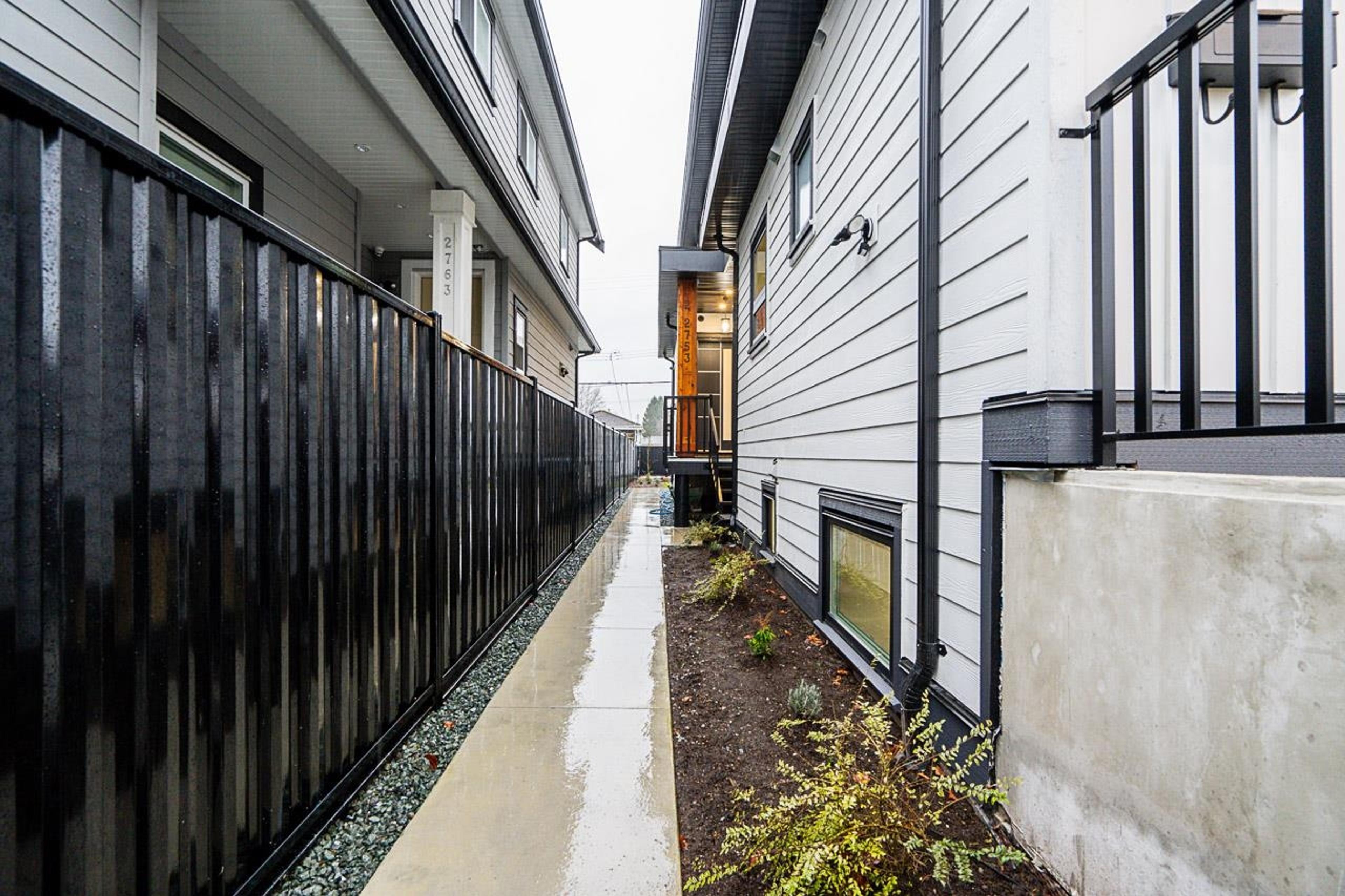 2753 Nanaimo Street, Vancouver - Exteriors - Photo 2