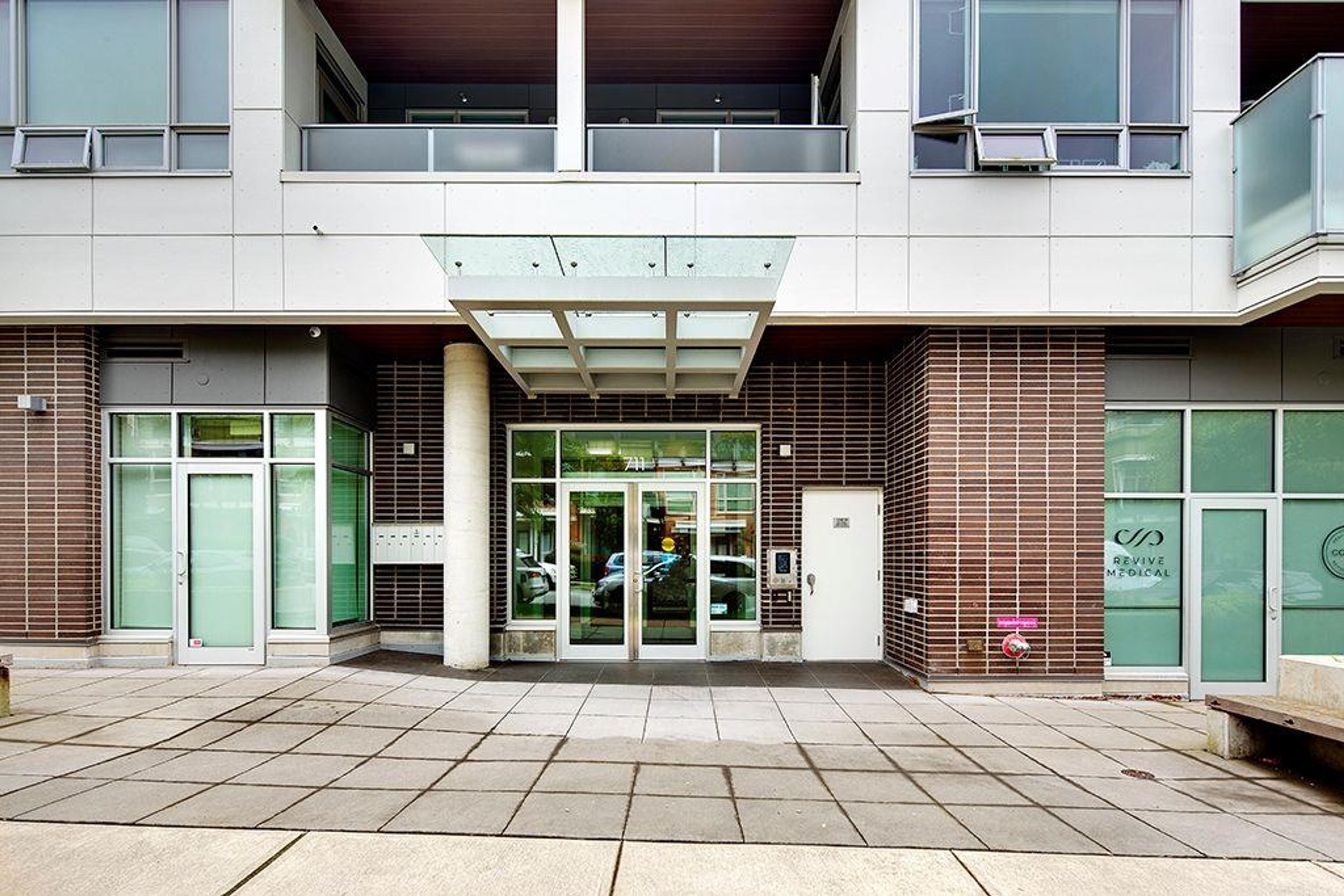 711 W 14th Street, North Vancouver - Exteriors - Photo 4