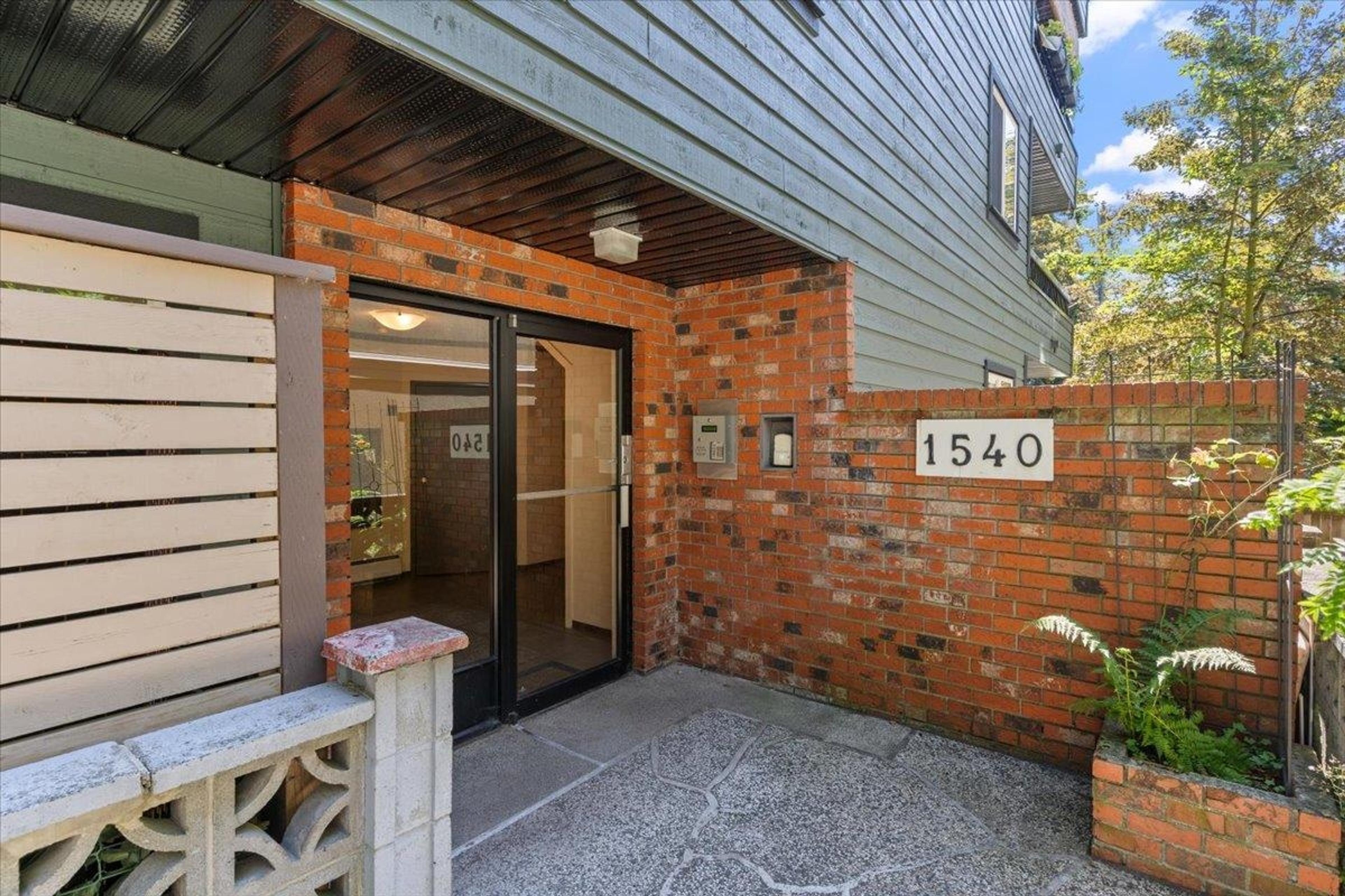 1540 E 4th Avenue, Vancouver - Exteriors - Photo 1