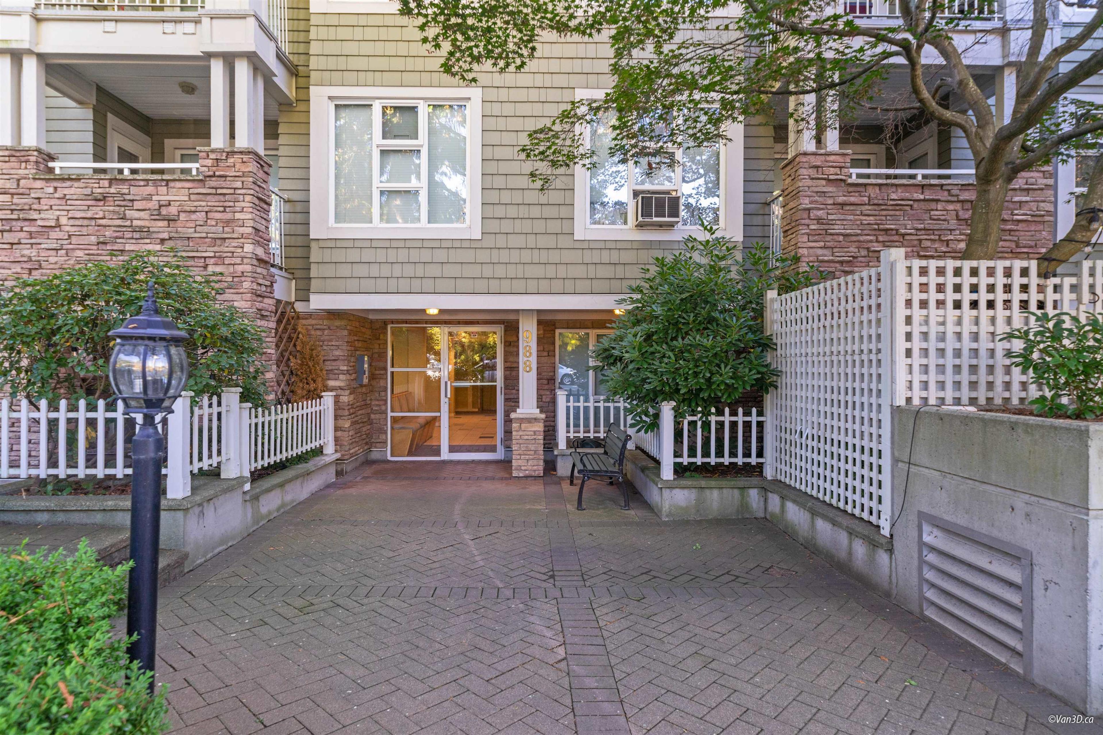 988 W 54th Avenue, Vancouver - Exteriors - Photo 2