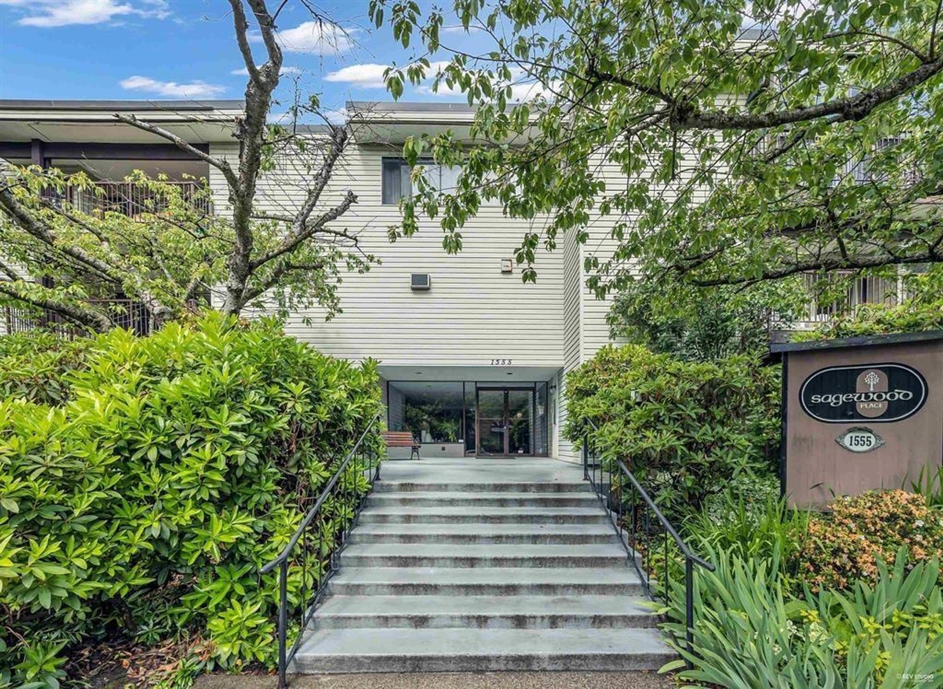 1555 Fir Street, White Rock - Exteriors - Photo 2