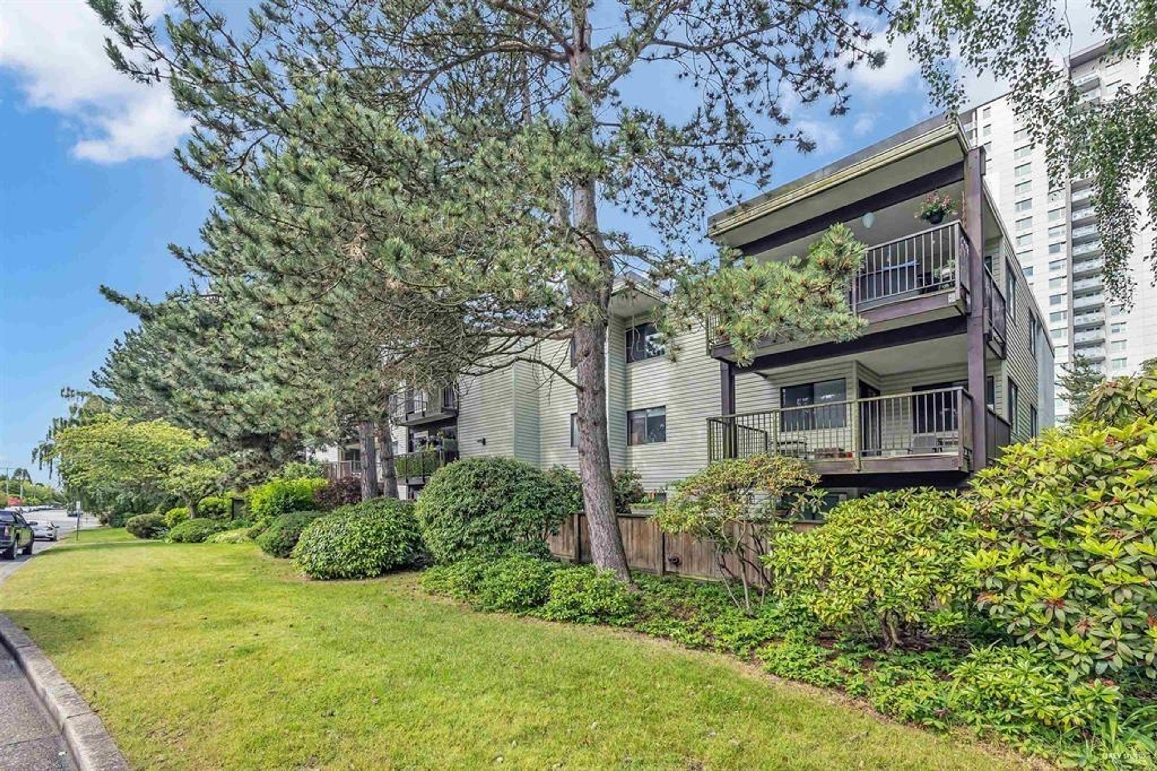 1555 Fir Street, White Rock - Exteriors - Photo 3