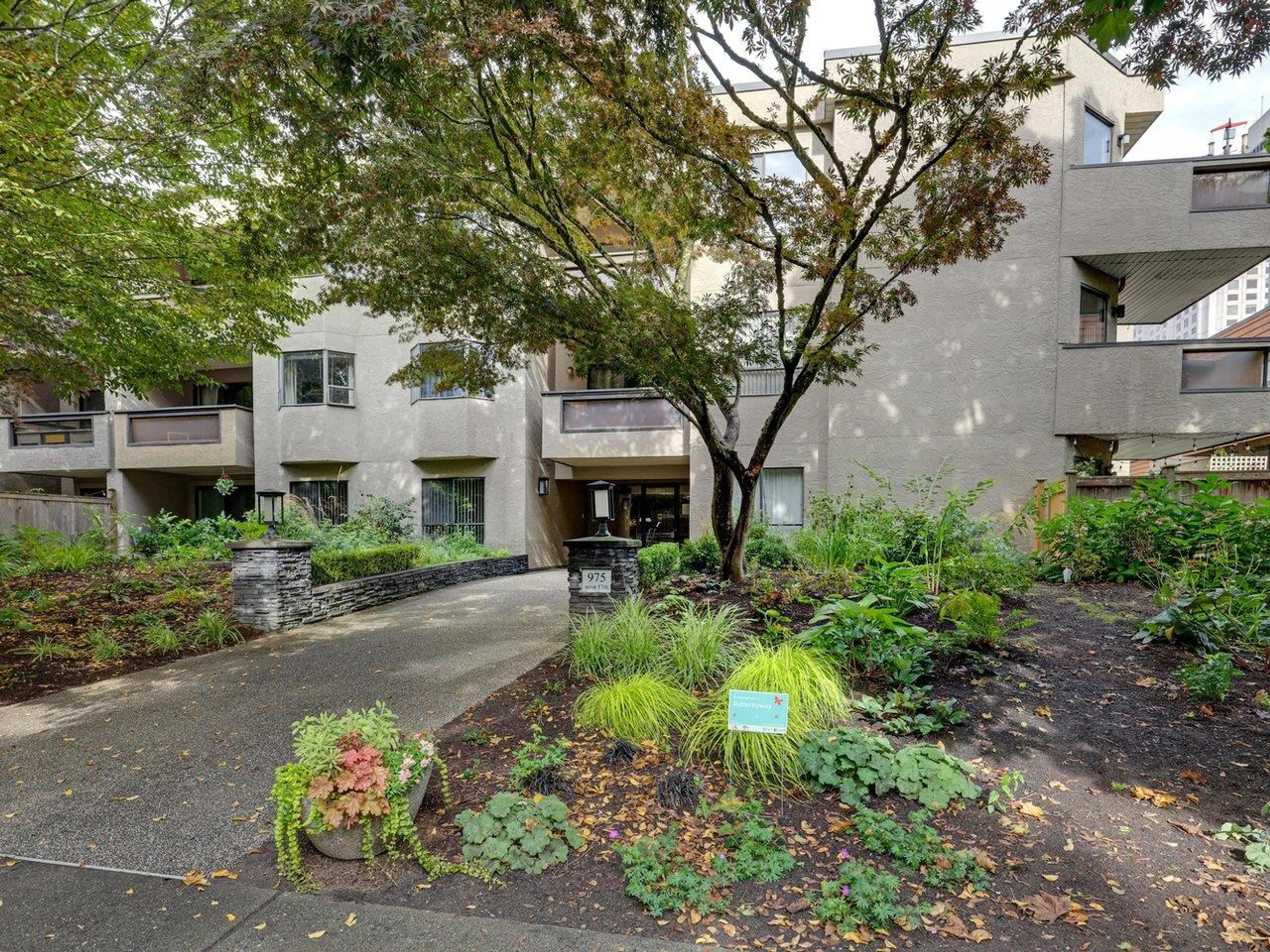 975 W 13th Avenue, Vancouver - Exteriors - Photo 2