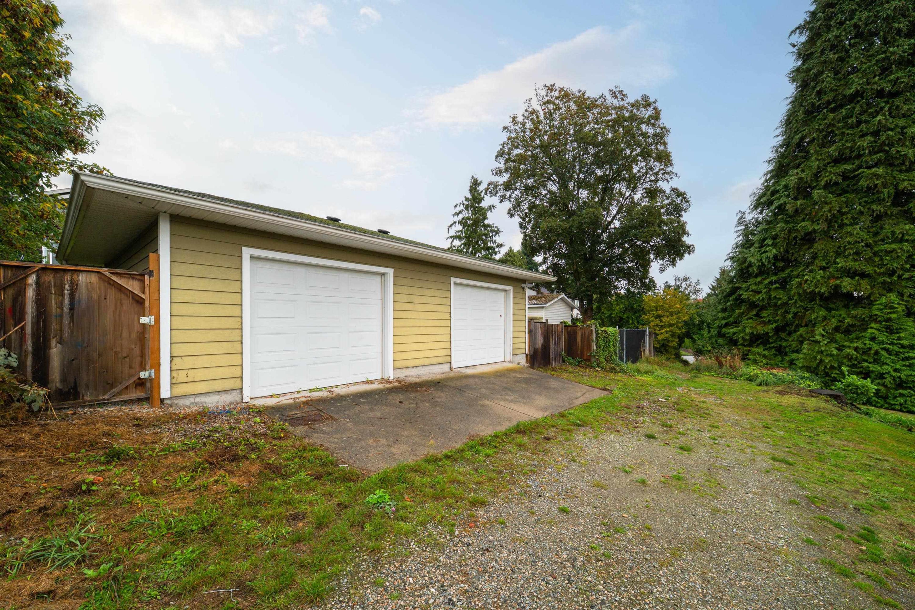 1126 Rochester Avenue, Coquitlam - Exteriors - Photo 2