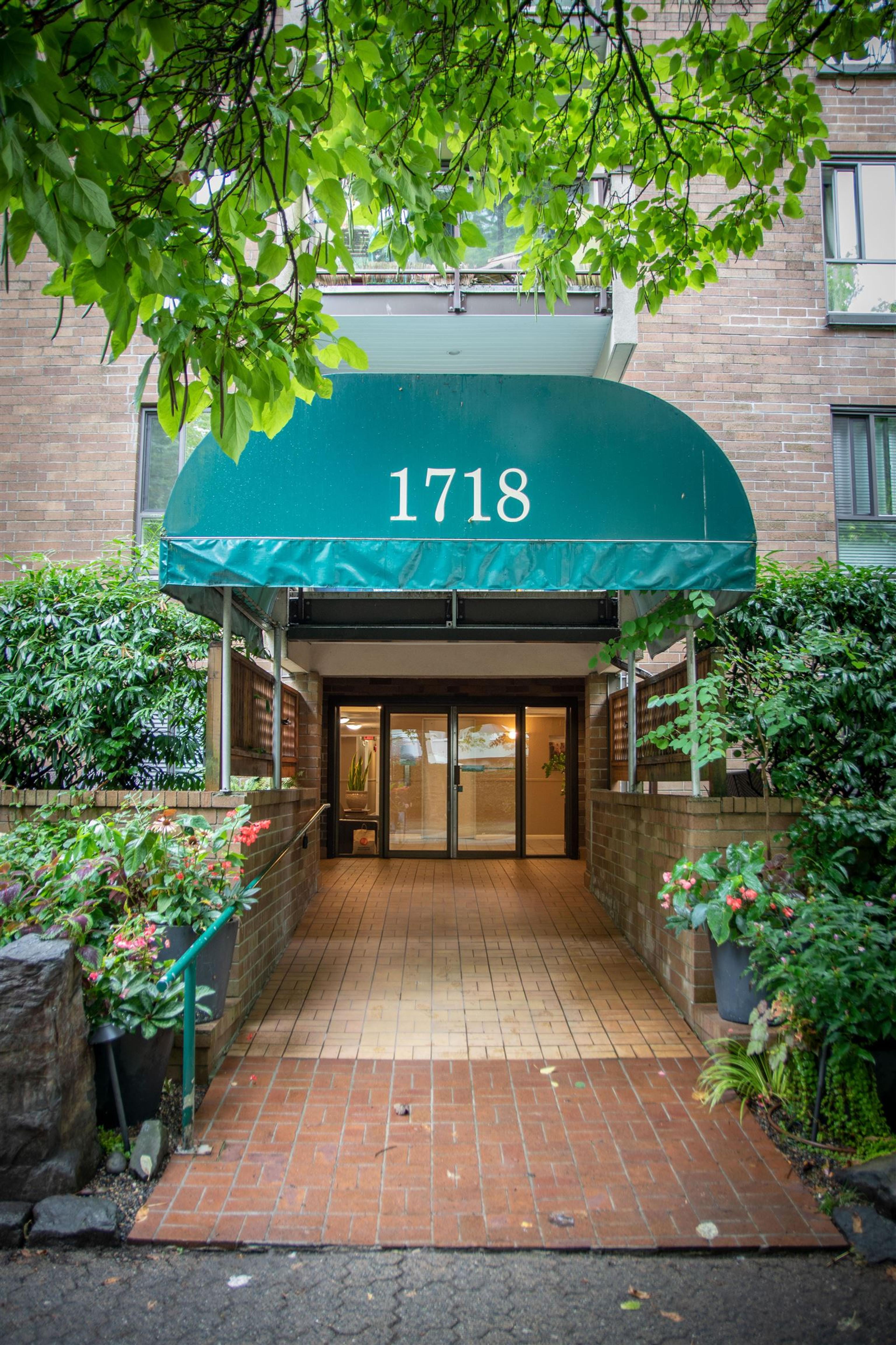 1718 Nelson Street, Vancouver - Exteriors - Photo 2