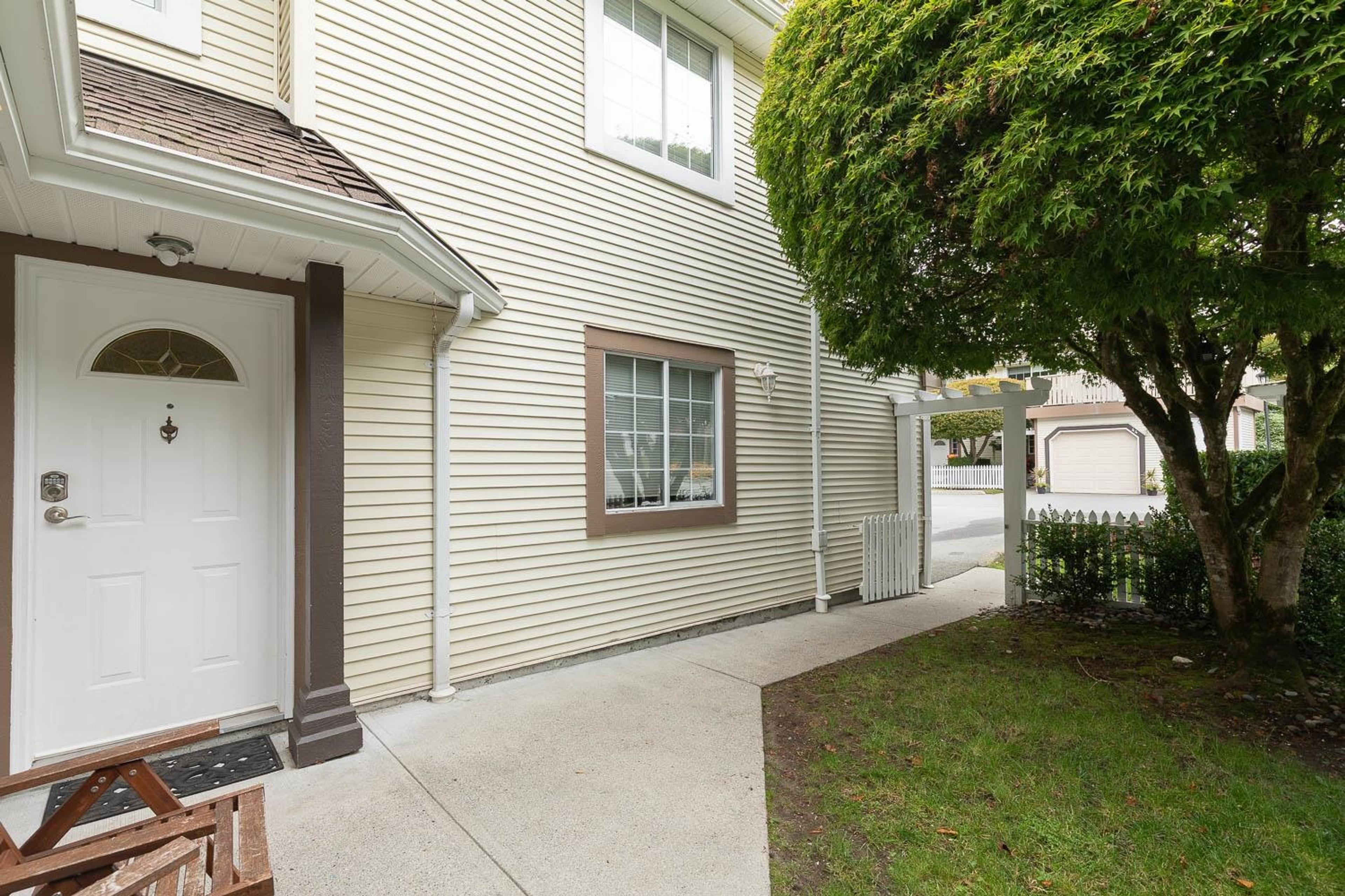 3939 Indian River Drive, North Vancouver - Exteriors - Photo 3