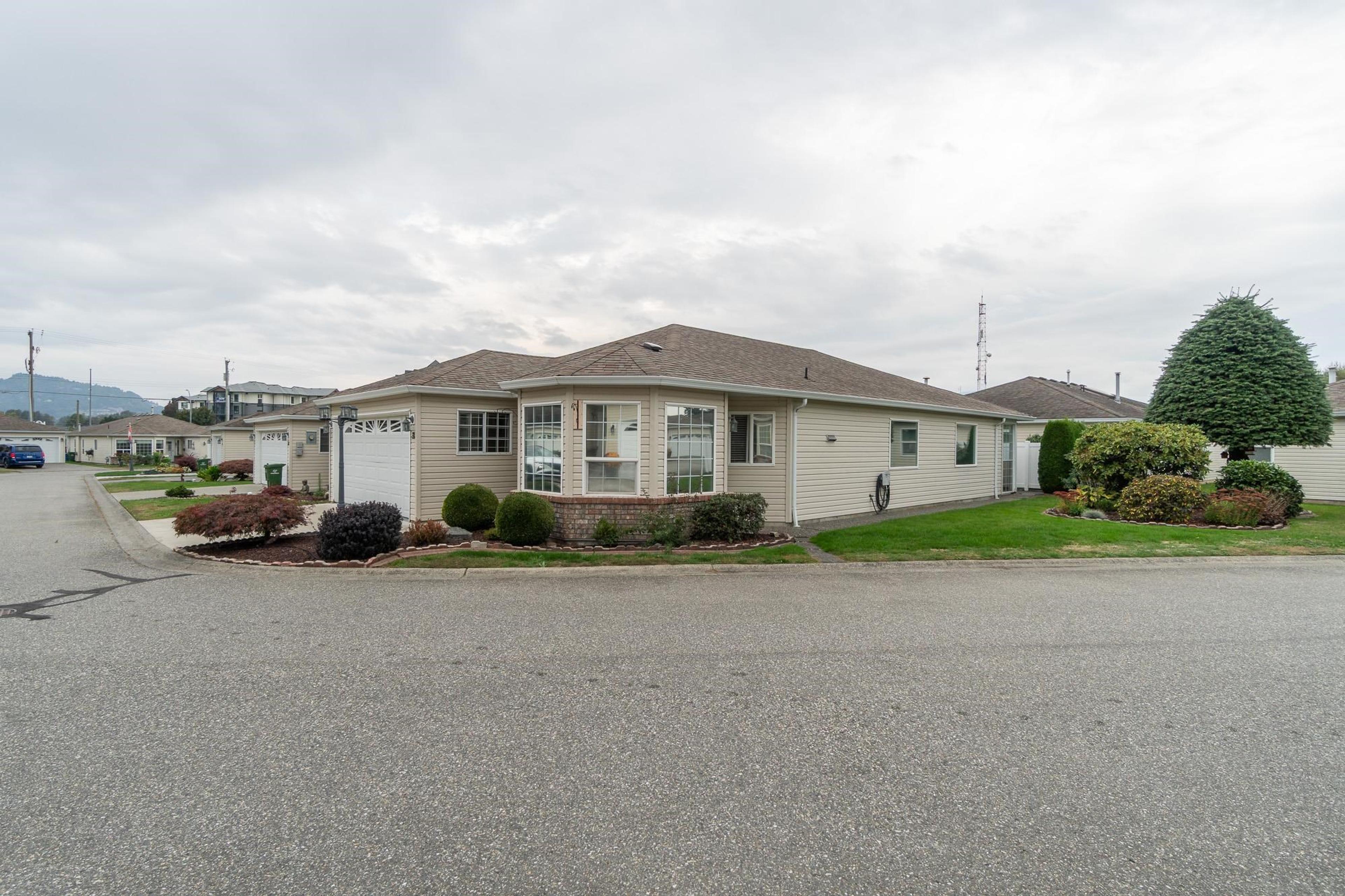 8500 Young Road, Chilliwack - Exteriors - Photo 3