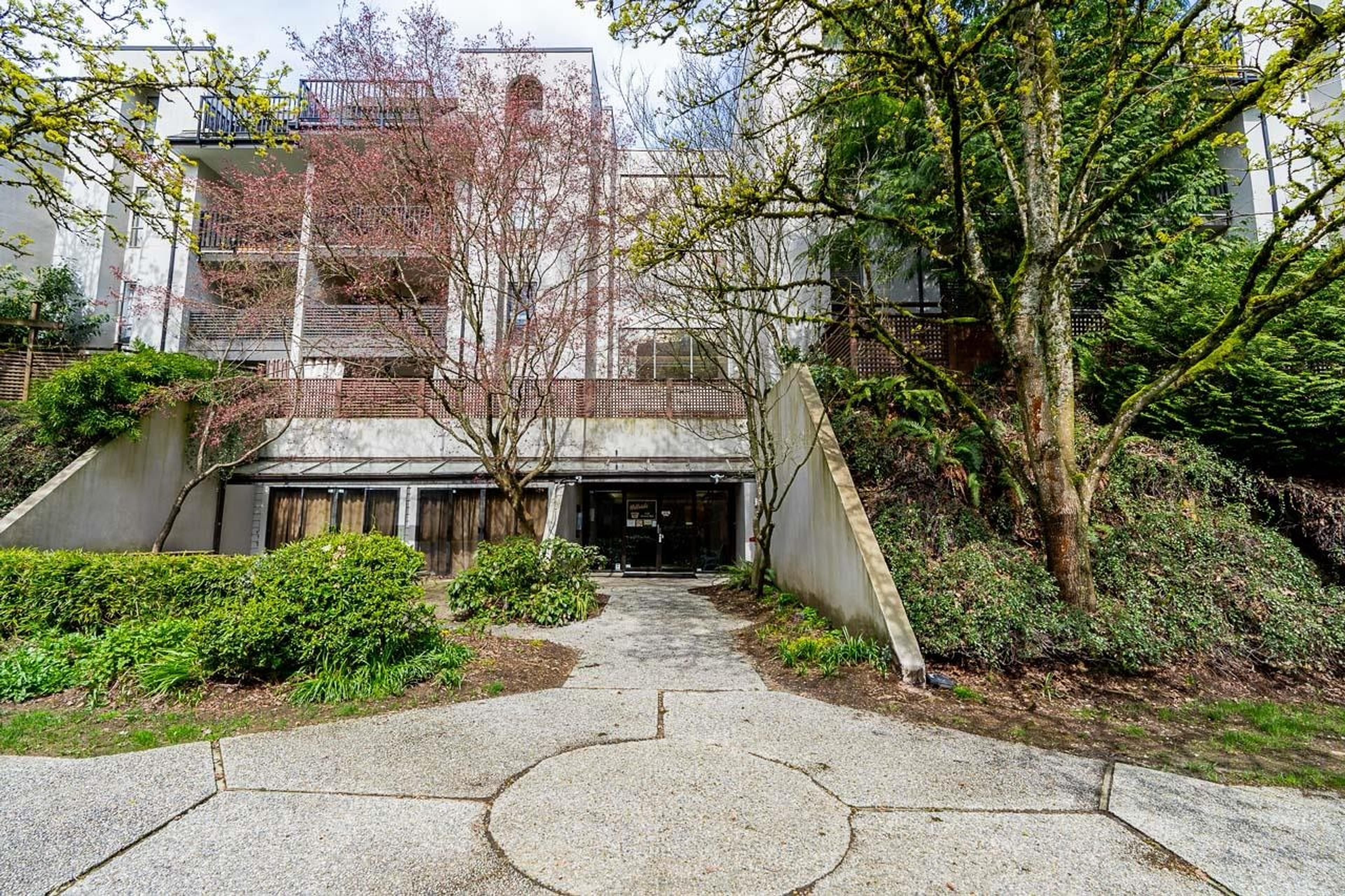 1945 Woodway Place, Burnaby - Exteriors - Photo 1