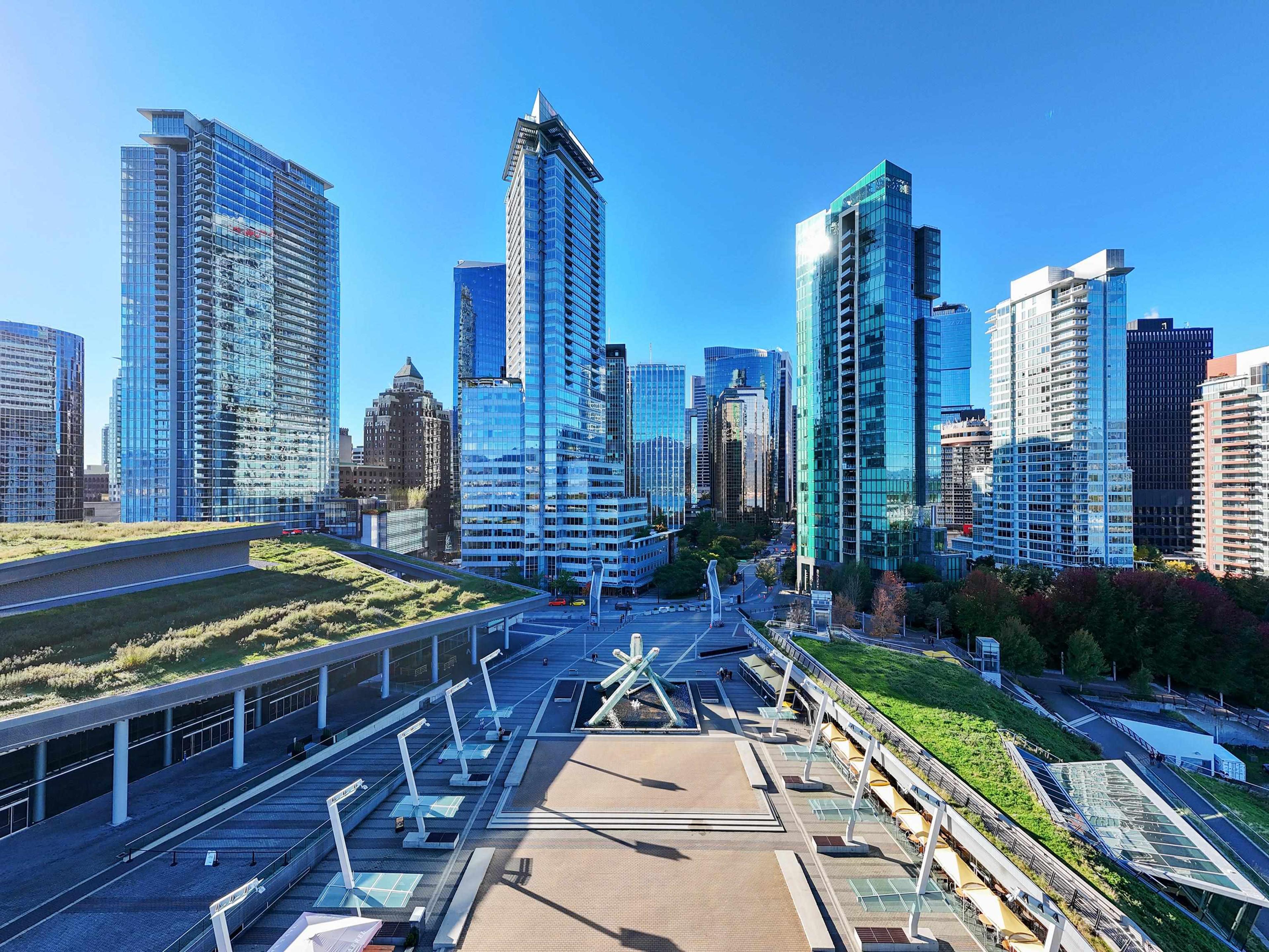 1077 W Cordova Street, Vancouver - Exteriors - Full Complex View, Drone/Aerial View - Photo 2