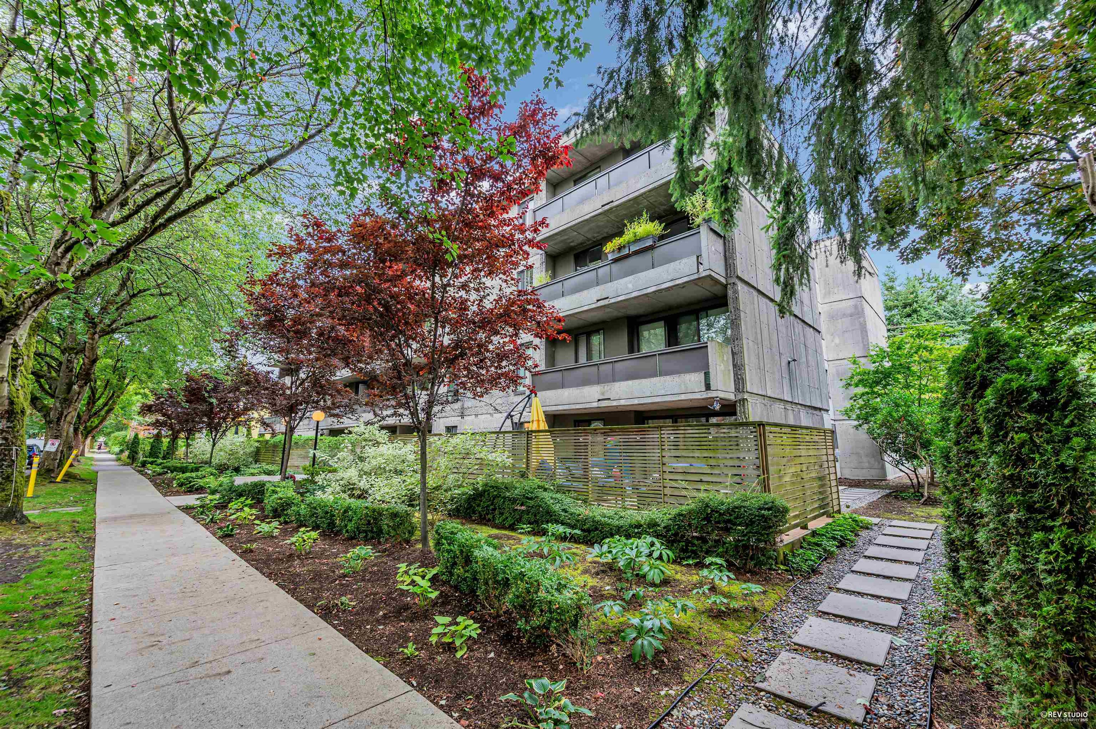 1867 W 3rd Avenue, Vancouver - Exteriors - Photo 2