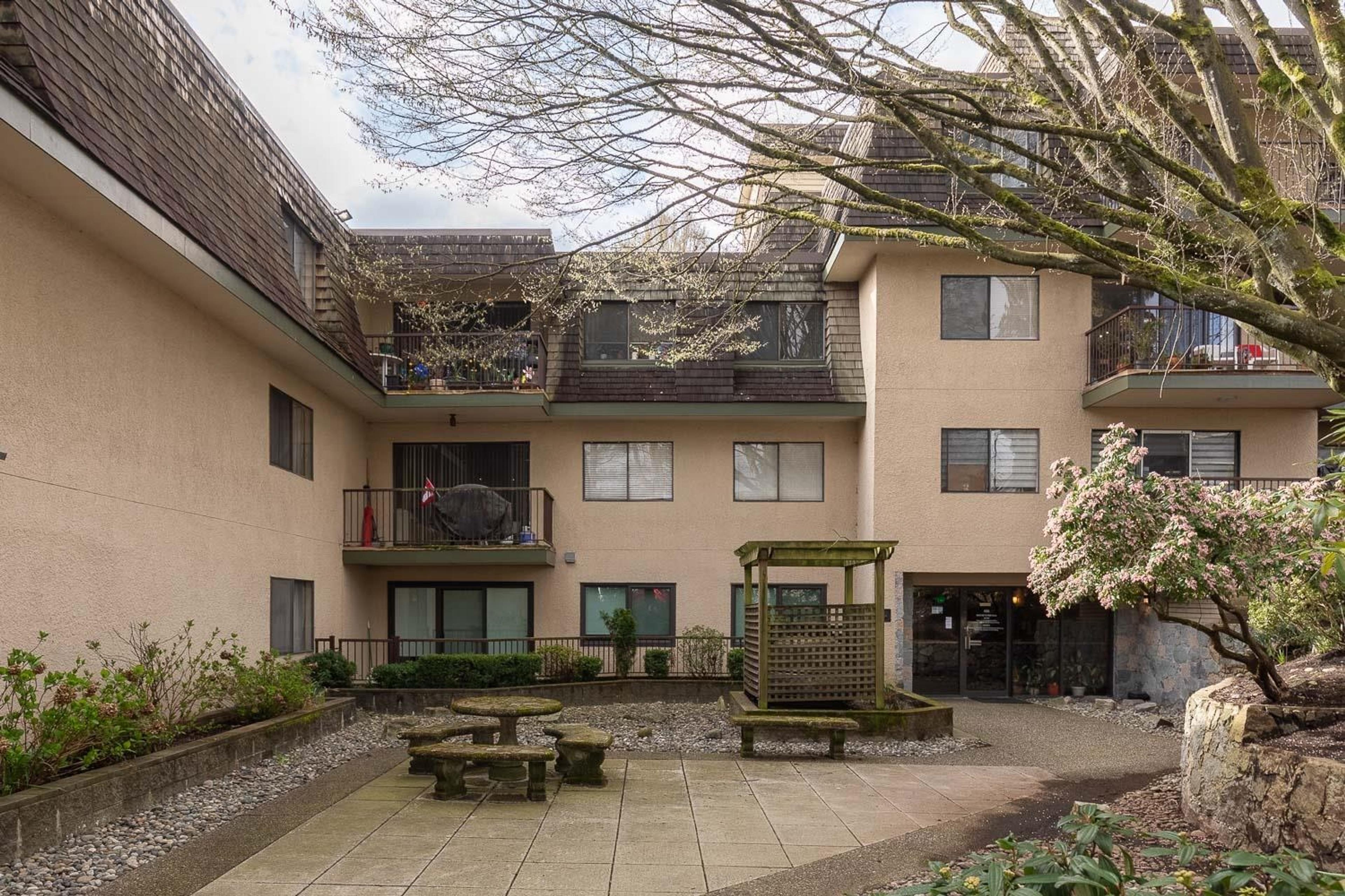 466 E Eighth Avenue, New Westminster - Exteriors - Photo 1