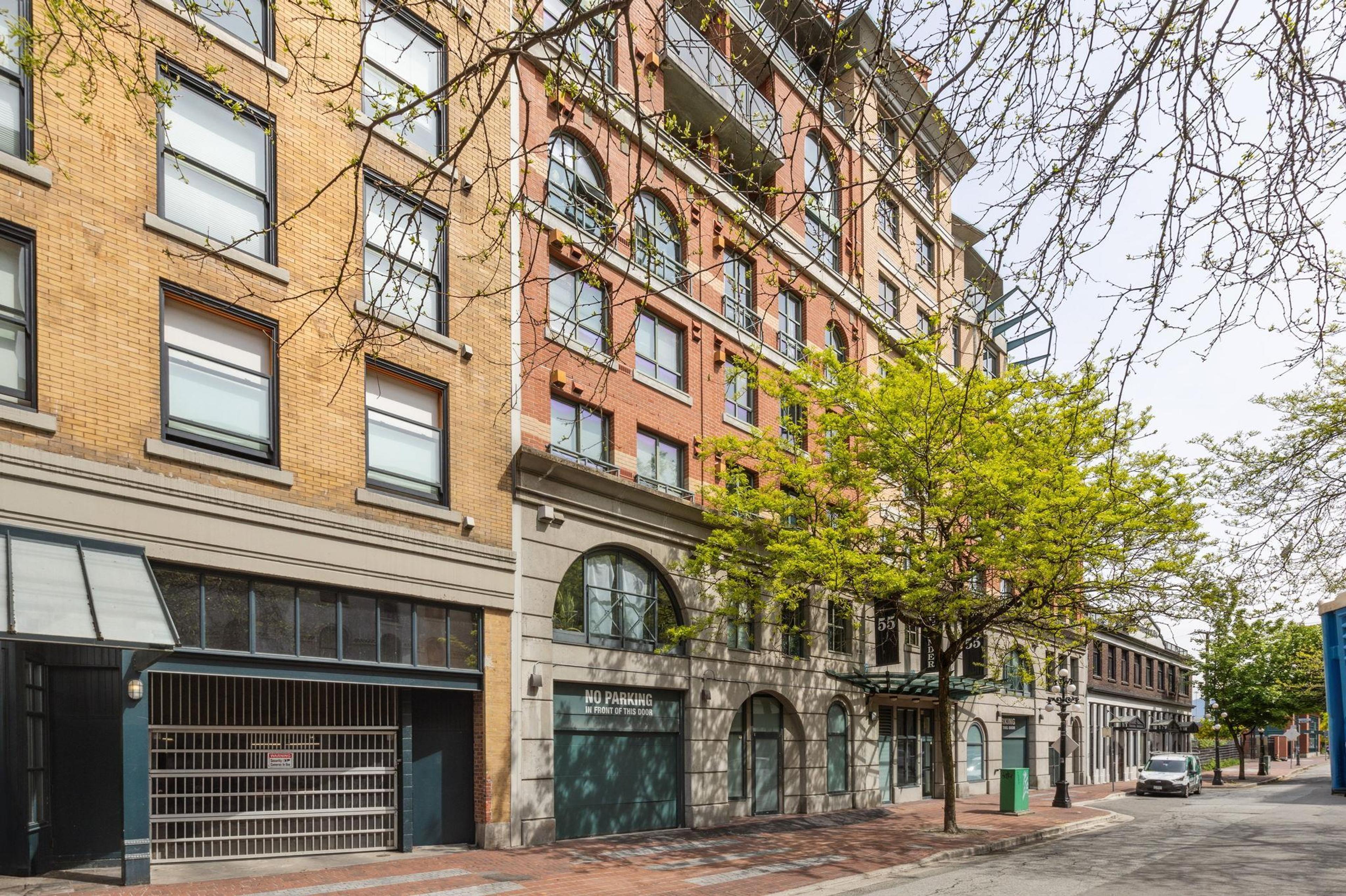 55 Alexander Street, Vancouver - Exteriors - Photo 2