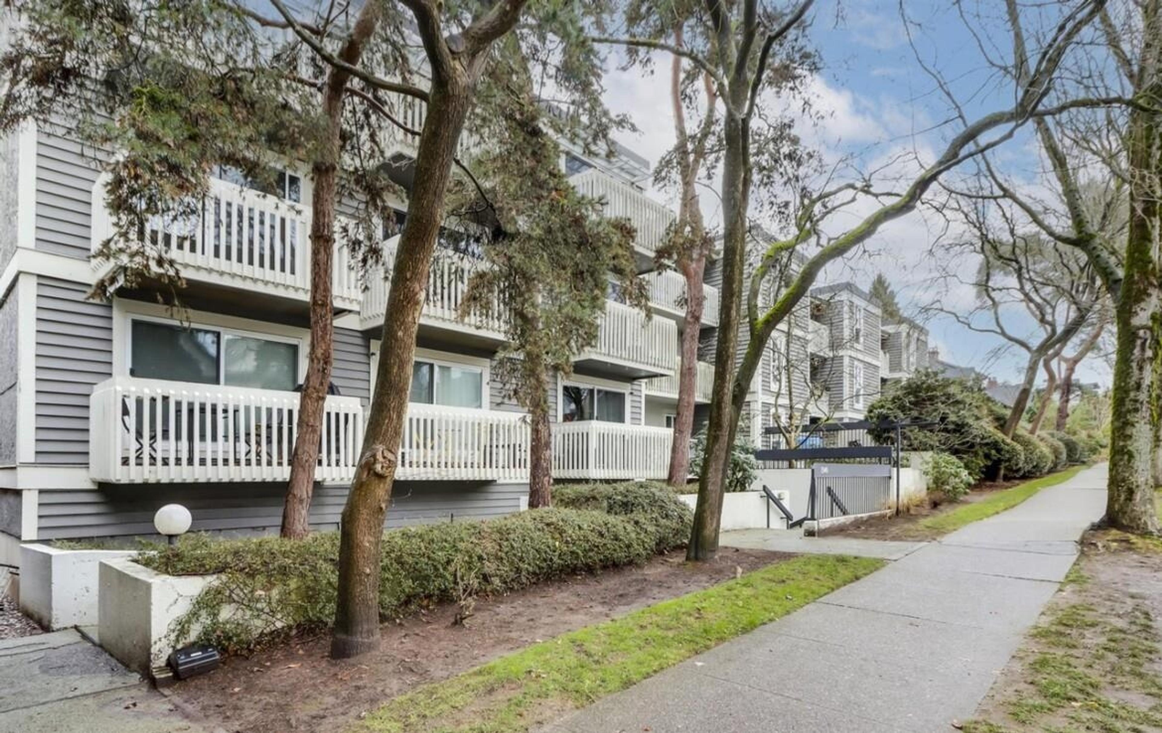 1545 E 2nd Avenue, Vancouver - Exteriors - Full Complex View - Photo 2