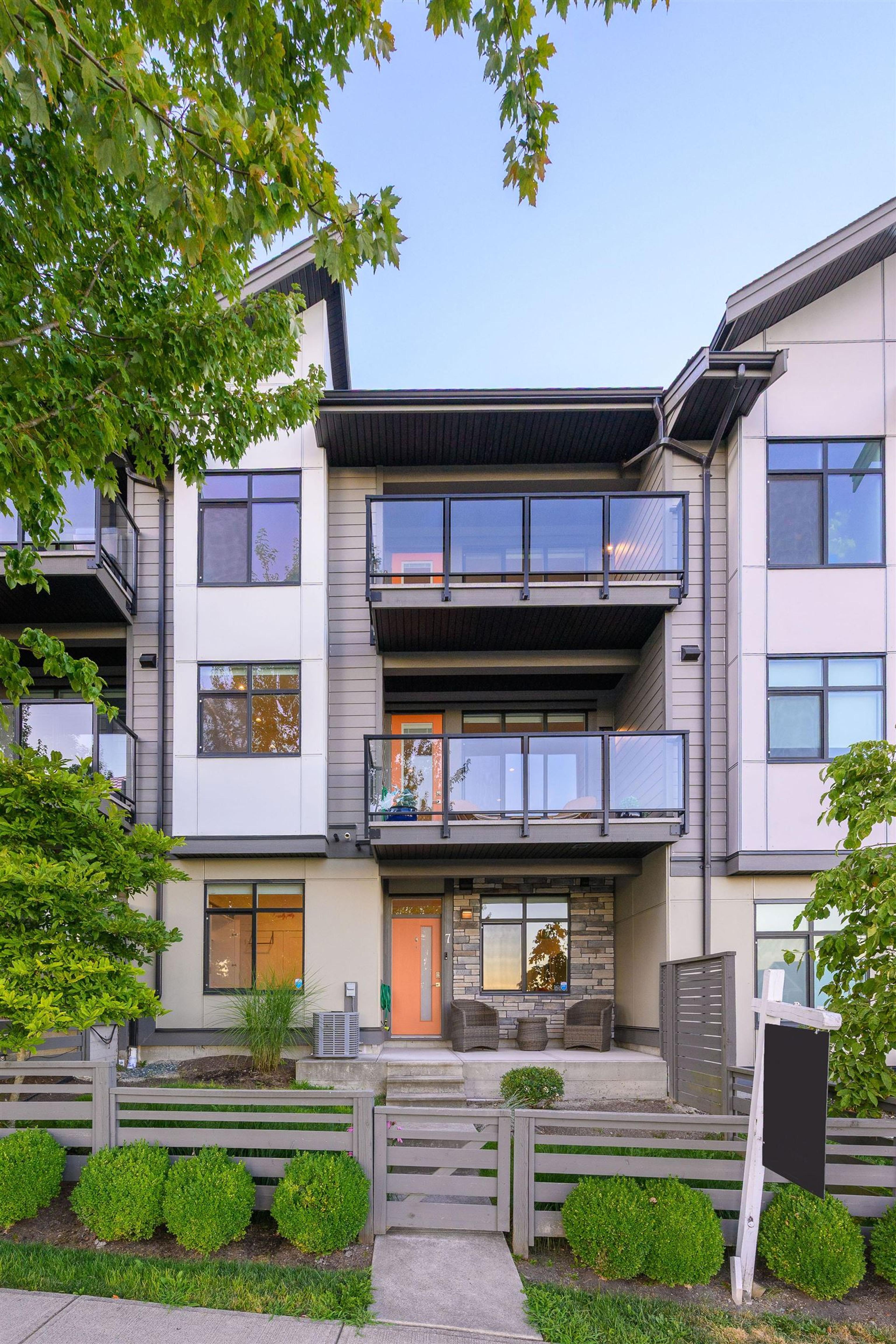 3535 Princeton Avenue, Coquitlam - Exteriors - Photo 5