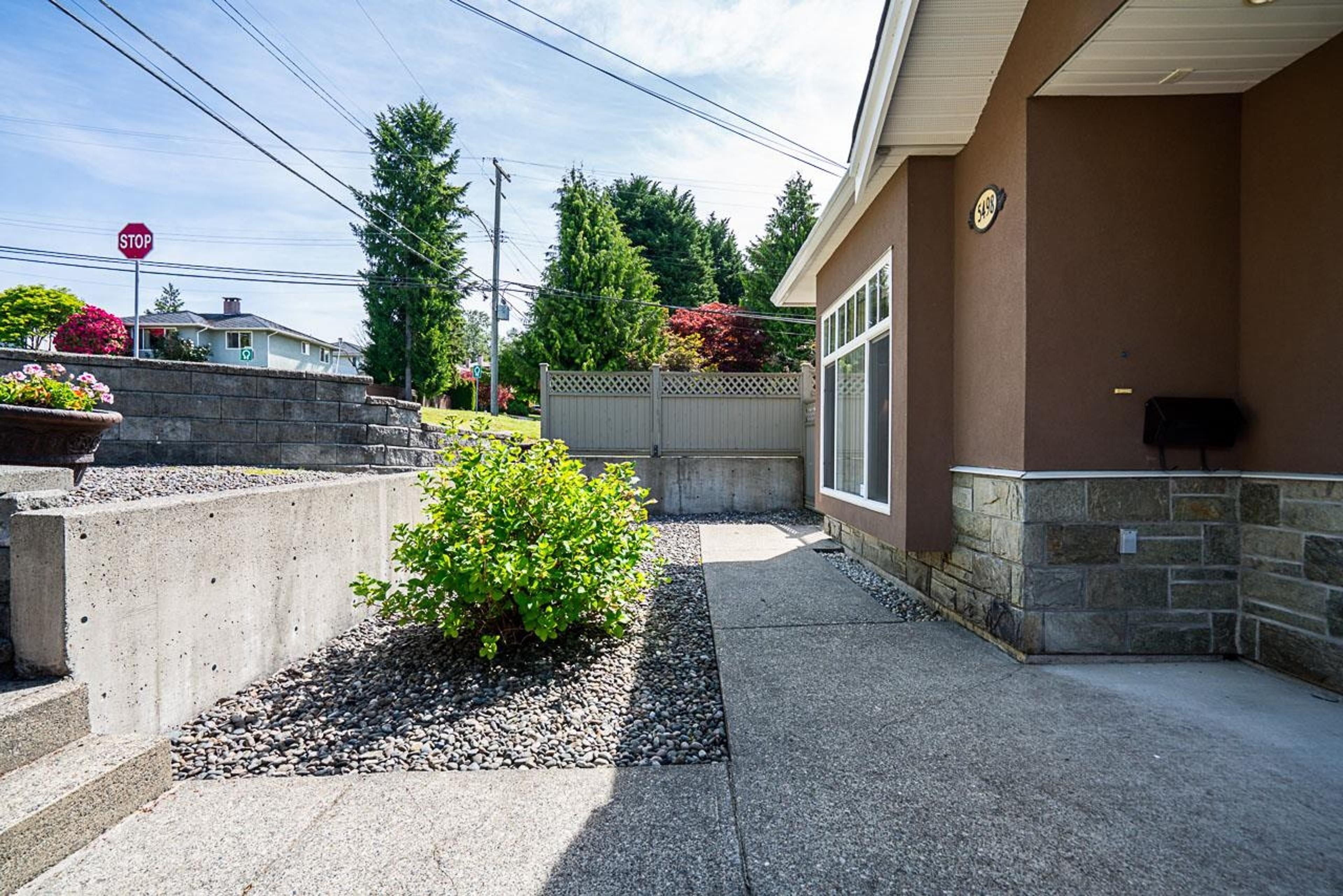 5498 Venables Street, Burnaby - Exteriors - Photo 2