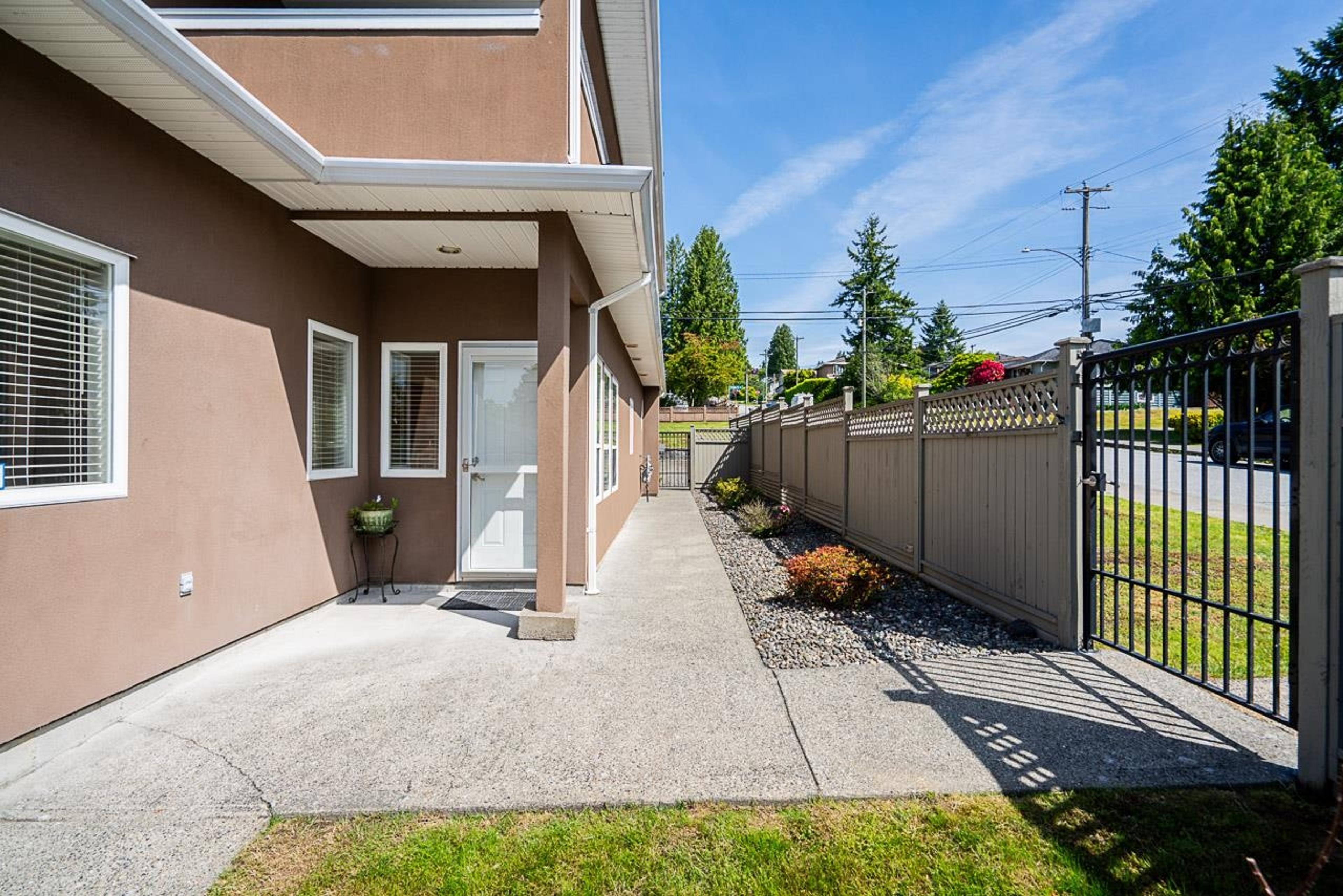 5498 Venables Street, Burnaby - Exteriors - Photo 5